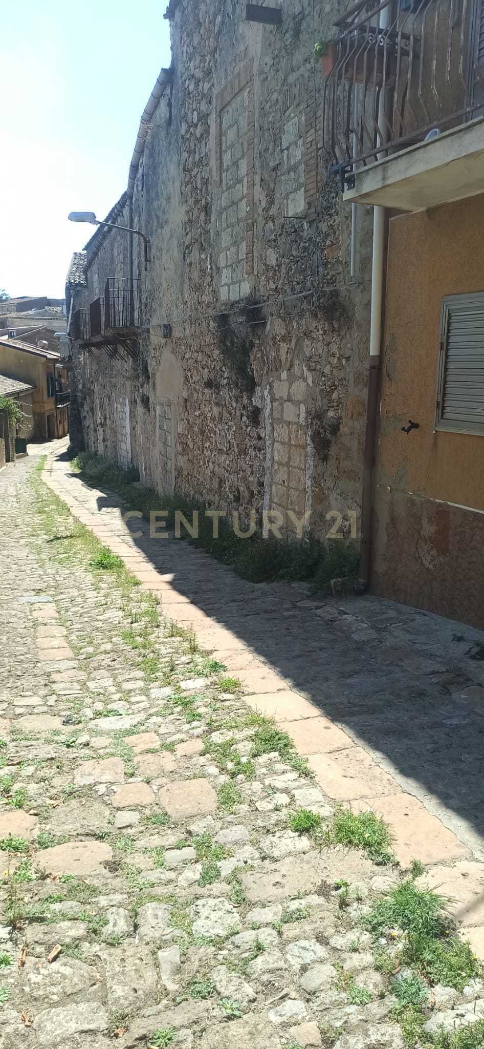 Casa indipendente con giardino in via roma 14, Aidone