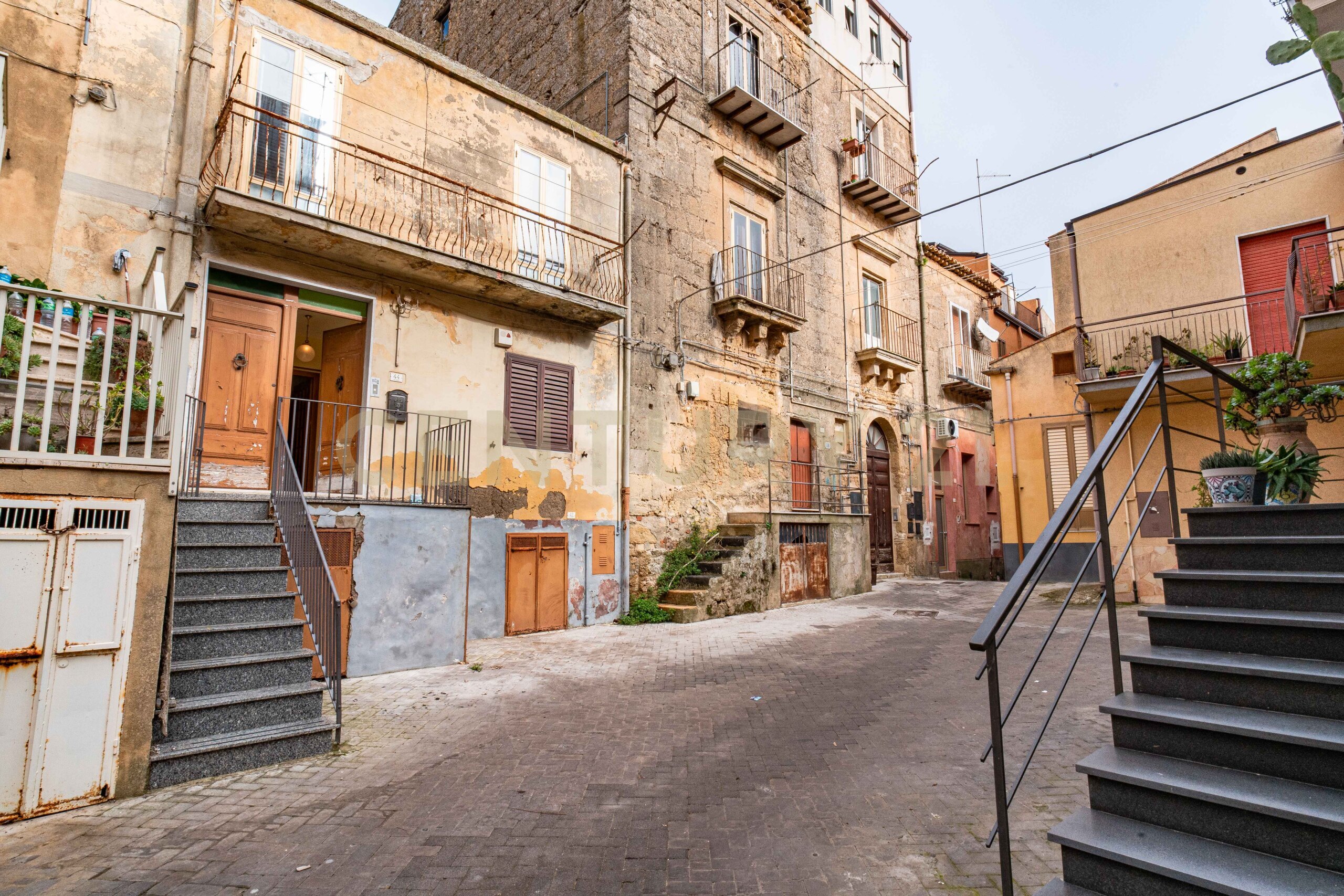 Casa indipendente con giardino in via longo 42 / 44, Enna