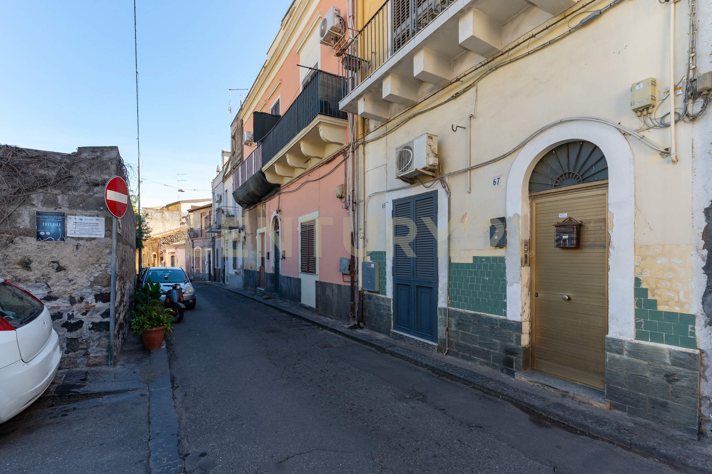 Casa indipendente con terrazzo in via stagno 67, Catania