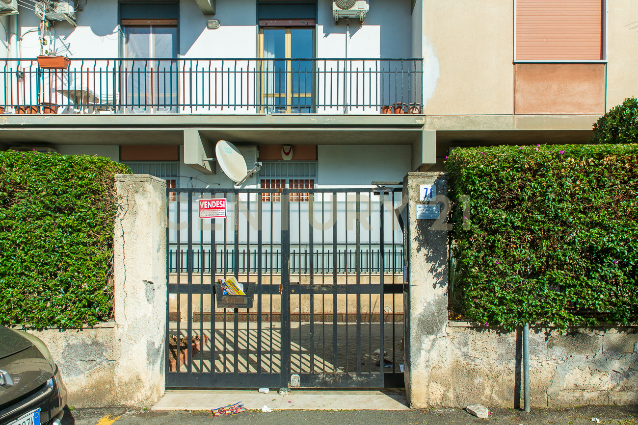 Quadrilocale con giardino in via madonna di fatima 71, Gravina di Catania