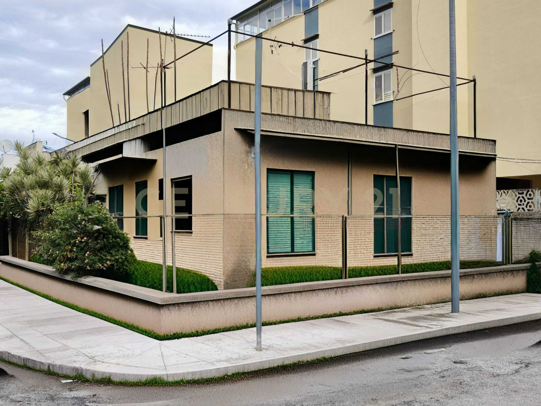 Casa indipendente con terrazzo in via raffaele paolucci 21, Palermo