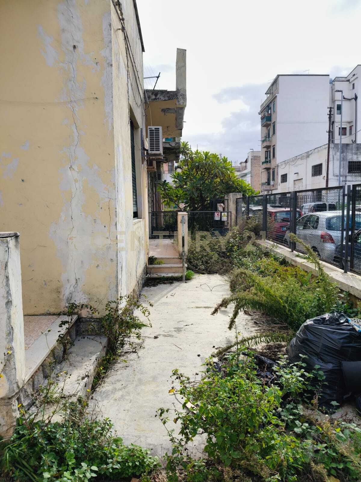 Casa indipendente con terrazzo in via raffaele paolucci 21, Palermo