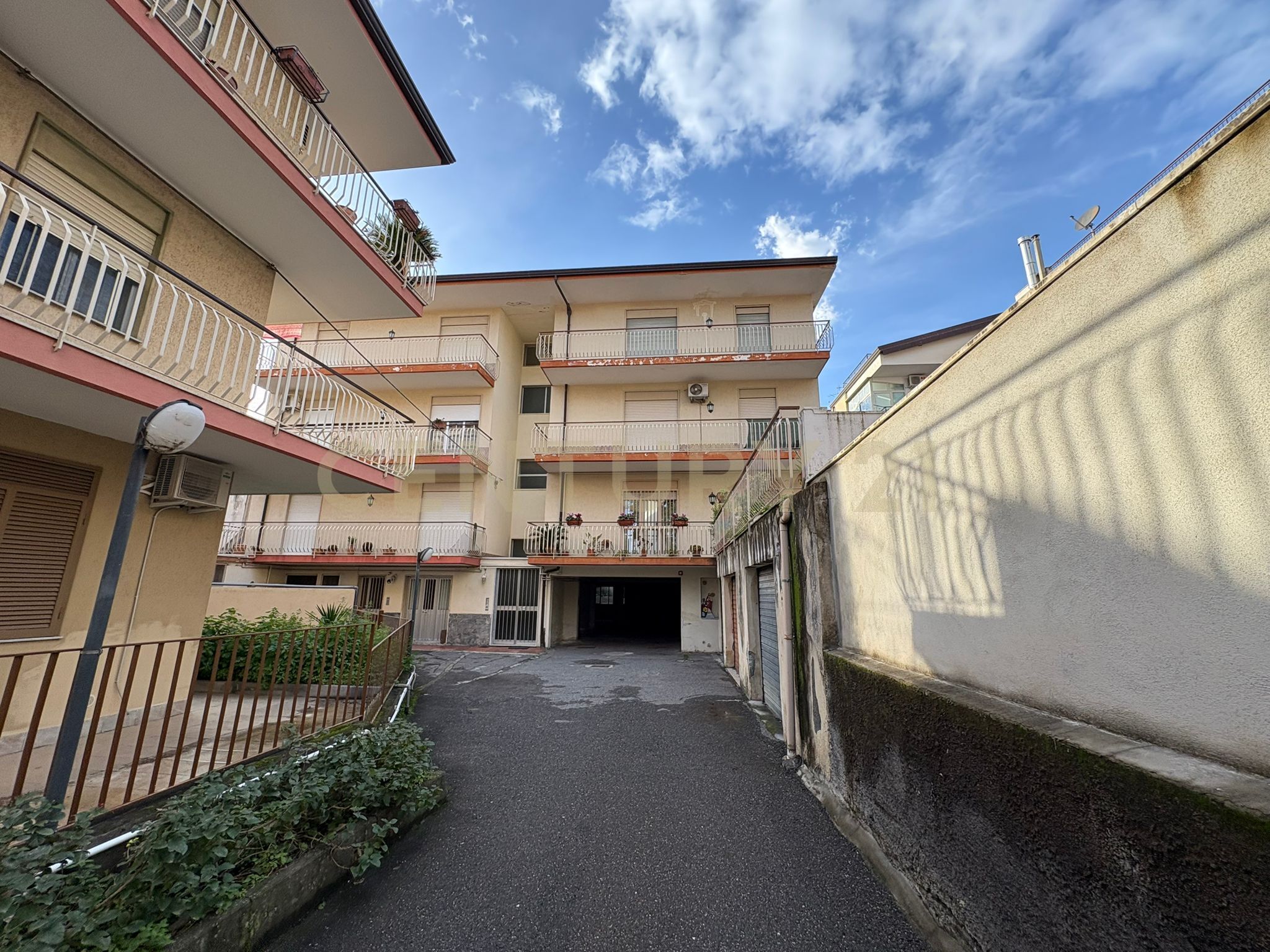 Quadrilocale con terrazzo in via aldo moro, Fiumefreddo di Sicilia