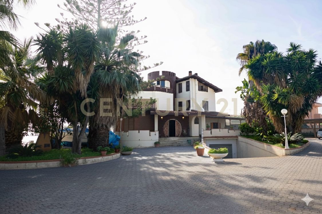 Villa con giardino in via delle rose, Porto Empedocle