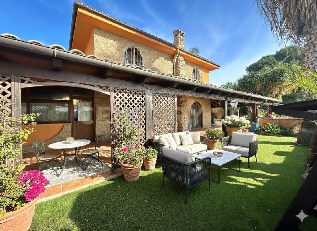 Villa con giardino in via mandarino, Porto Empedocle