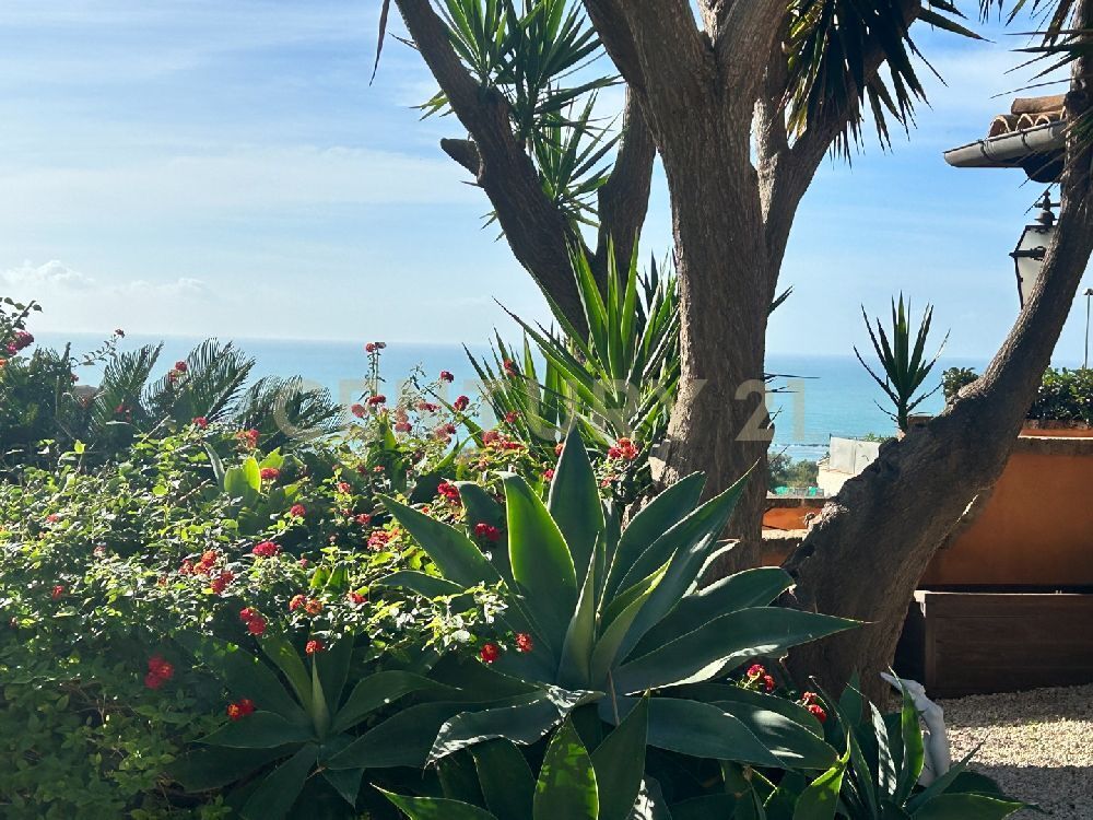 Villa con giardino in via mandarino, Porto Empedocle