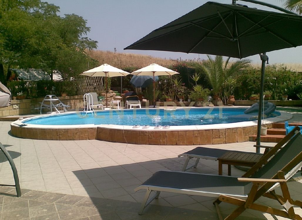 Villa con giardino in contrada sant'agata, Agrigento