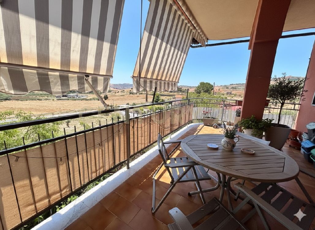 Villa con giardino in contrada sant'agata, Agrigento