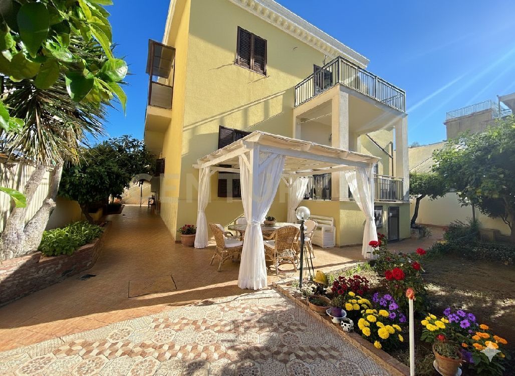 Villa con giardino in via persefone, Agrigento