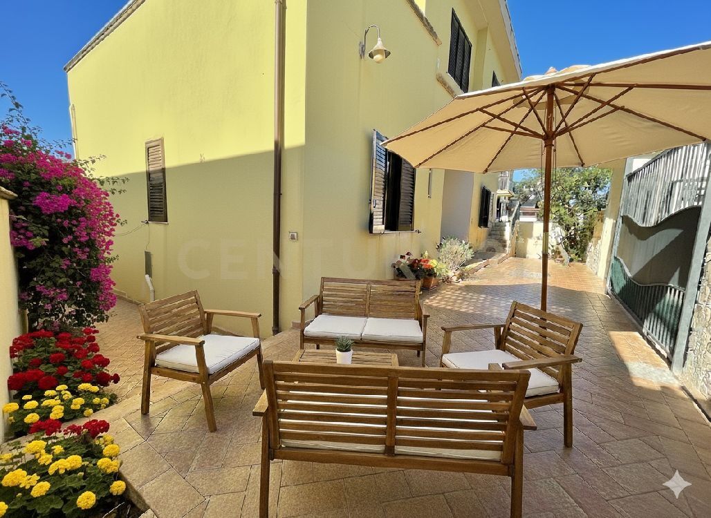 Villa con giardino in via persefone, Agrigento