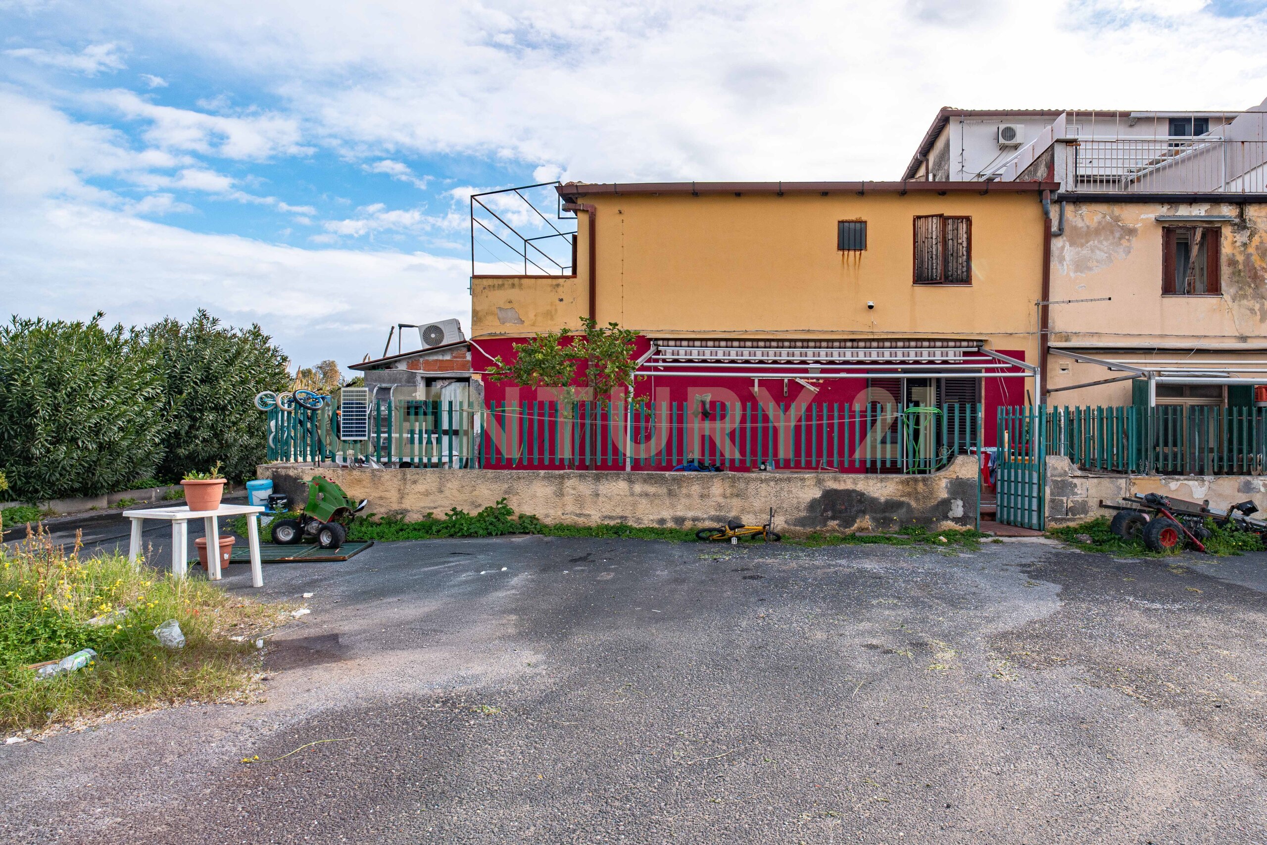 Casa indipendente con terrazzo in c.da san leonardo sottano, Carlentini