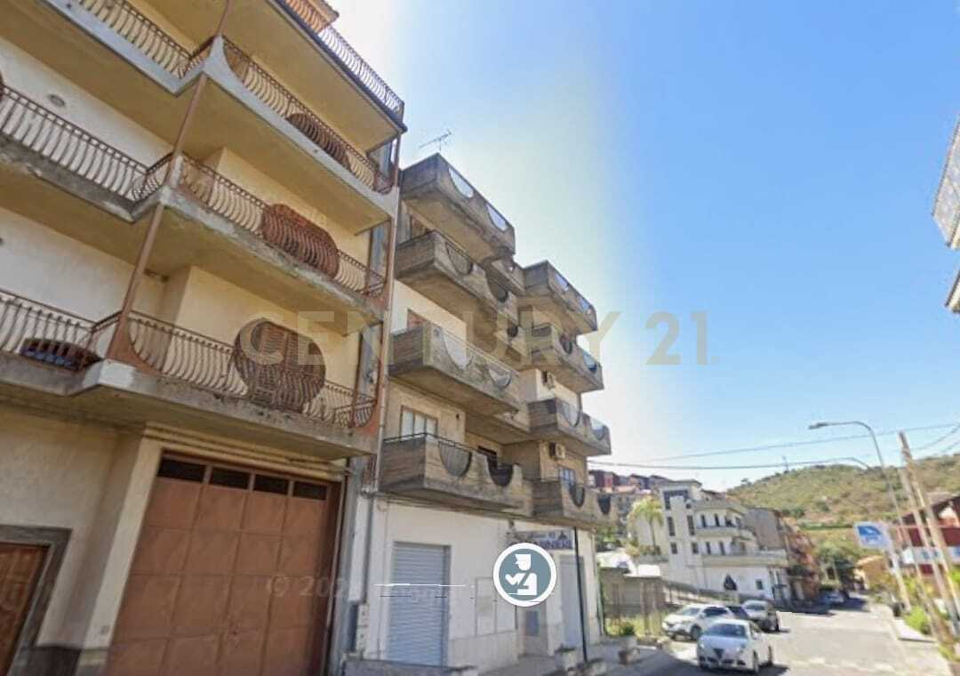 Stabile/Palazzo con giardino in via umberto i, Militello in Val di Catania
