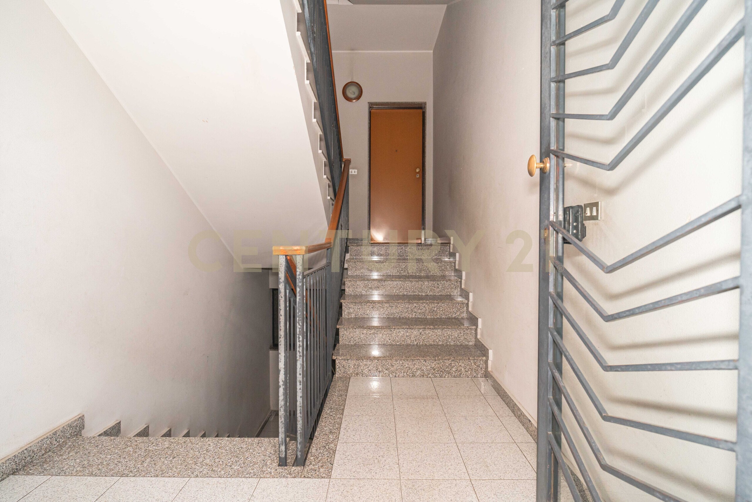 Quadrilocale ristrutturato in via salvo d'acquisto 42, Aci Catena