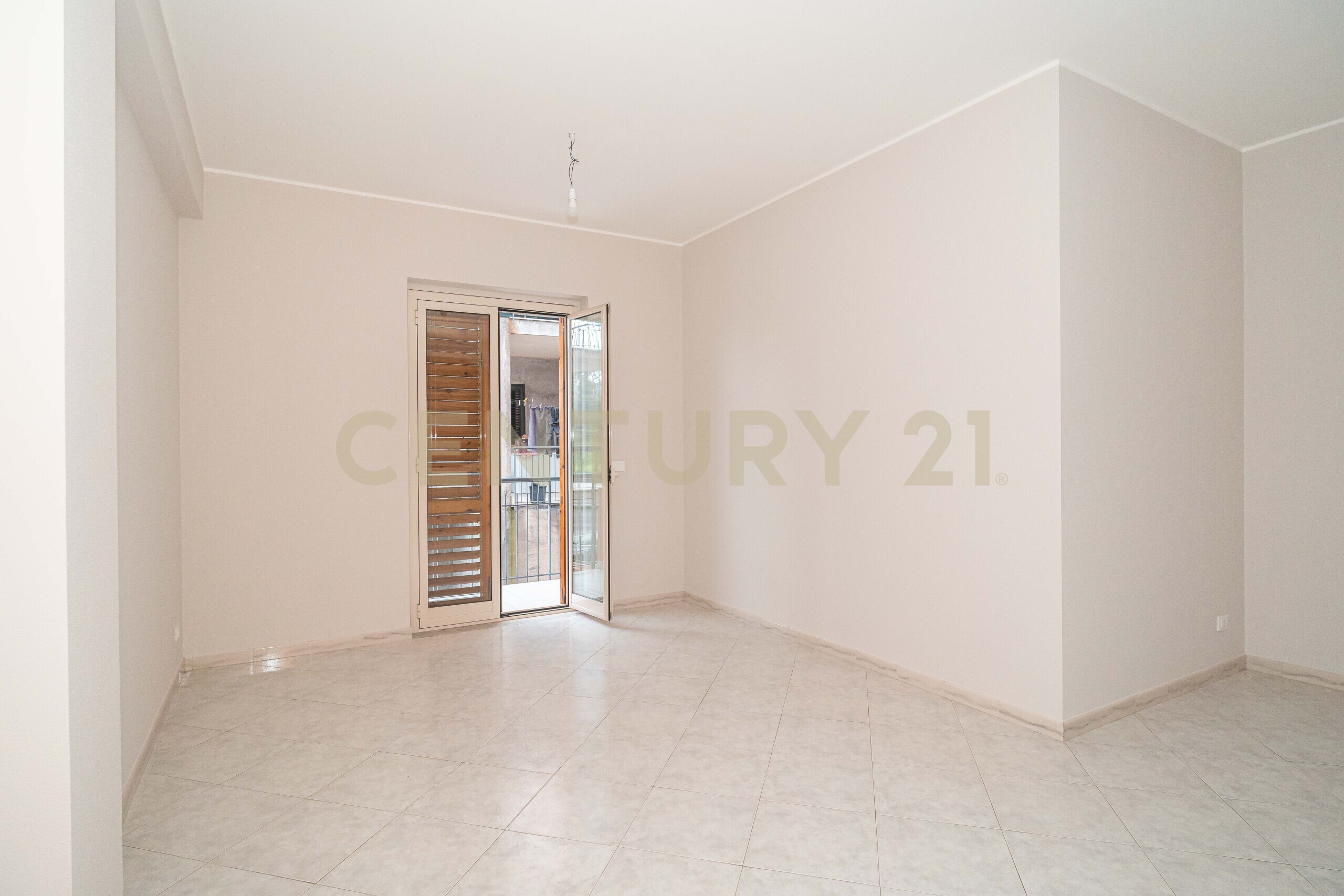 Quadrilocale ristrutturato in via salvo d'acquisto 42, Aci Catena