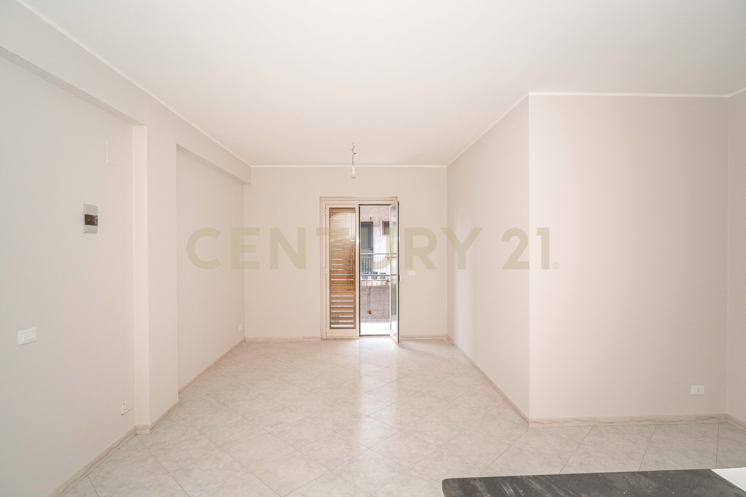 Quadrilocale ristrutturato in via salvo d'acquisto 42, Aci Catena