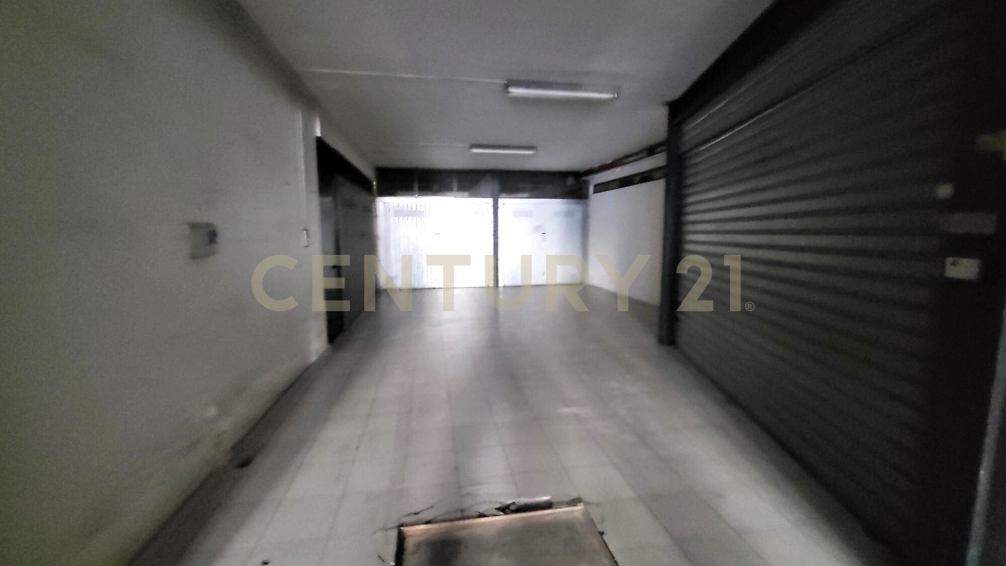 Posto auto coperto con giardino in via genova 35, Catania