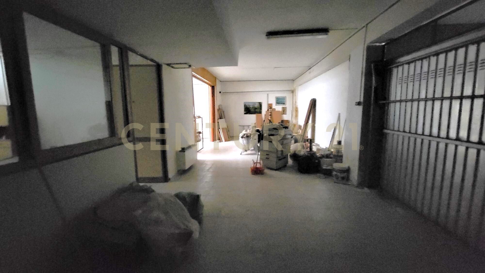 Posto auto coperto con giardino in via genova 35, Catania