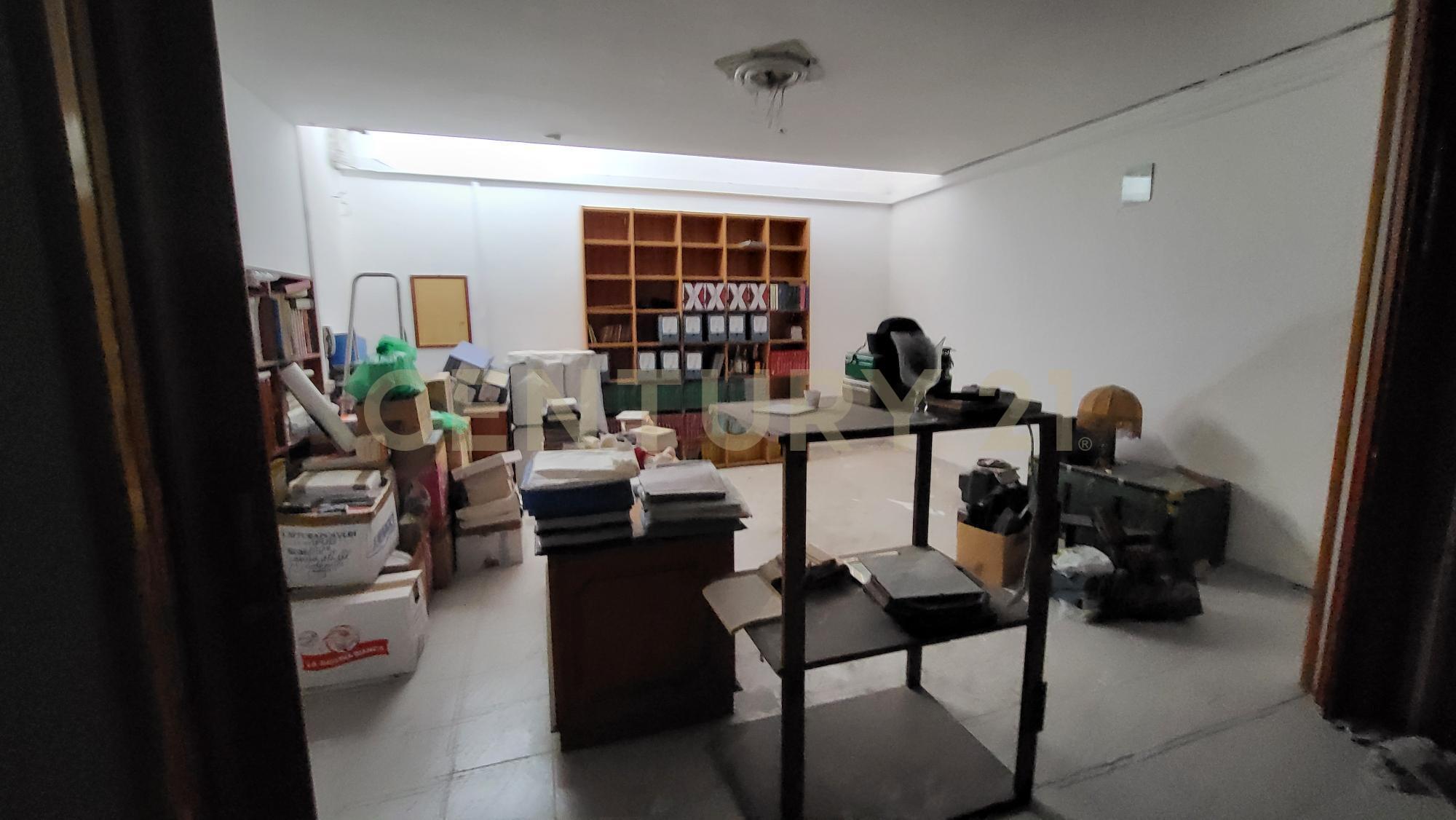 Posto auto coperto con giardino in via genova 35, Catania