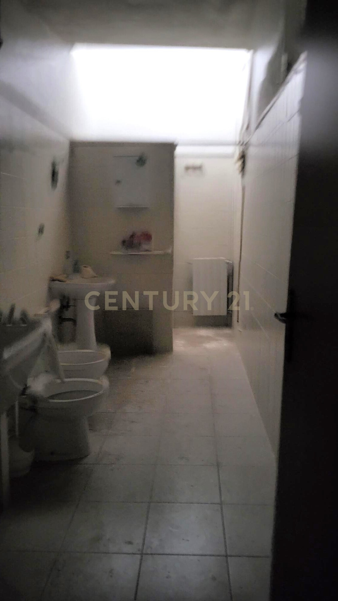 Posto auto coperto con giardino in via genova 35, Catania