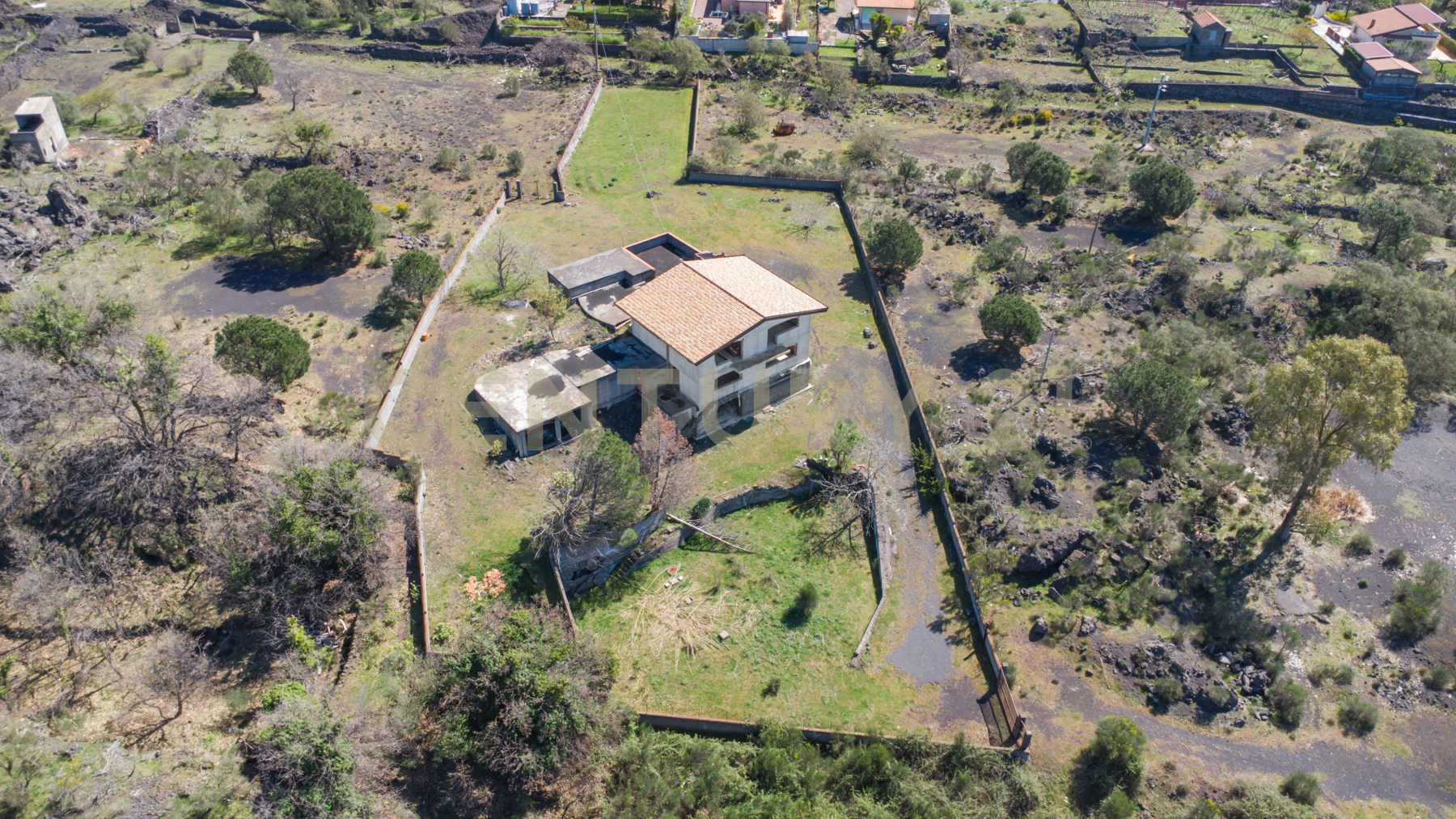 Stabile/Palazzo con terrazzo in via antonio pacinotti snc, Pedara