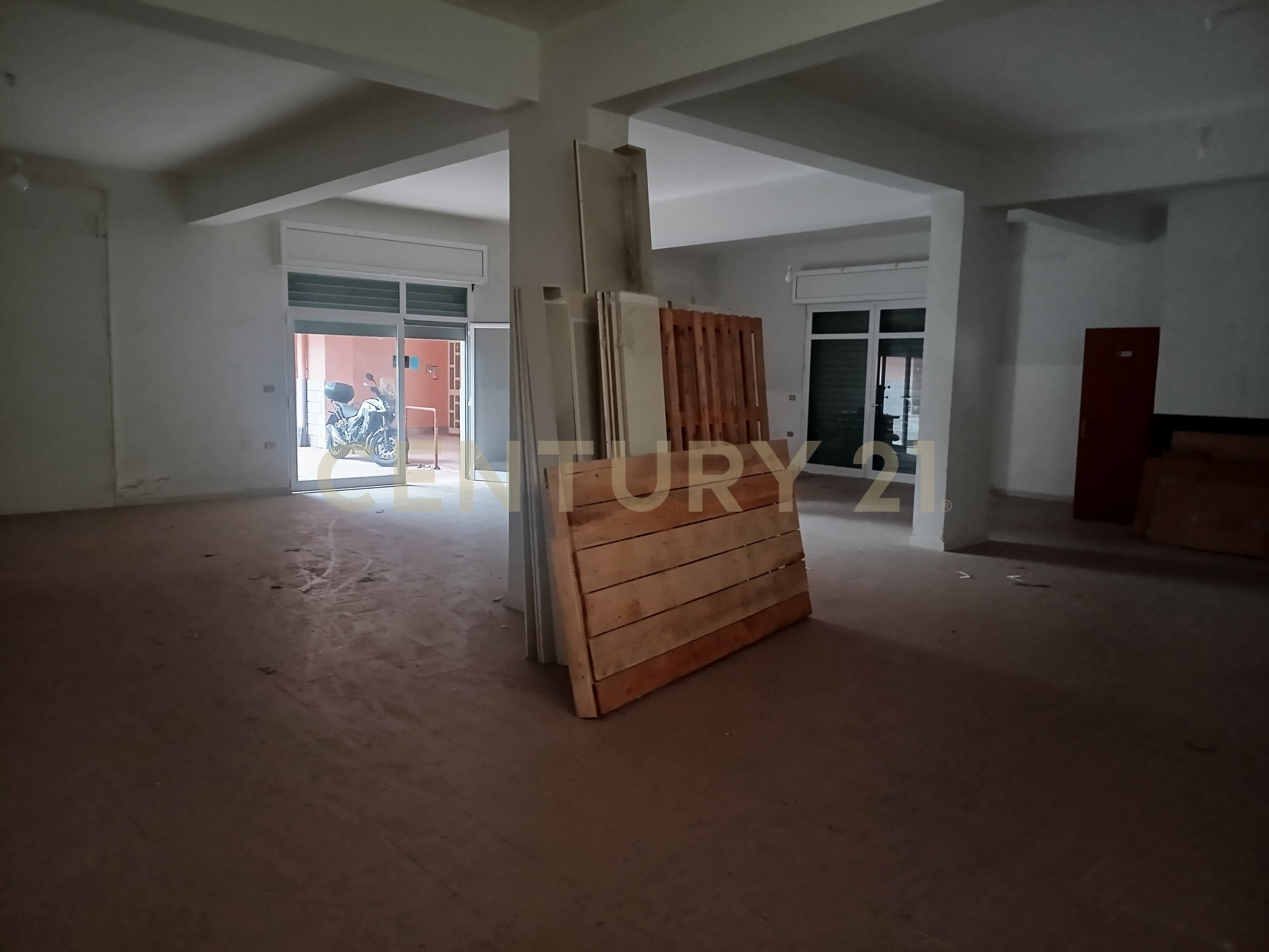 Locale commerciale con giardino in via padre popieluszko, Pace del Mela