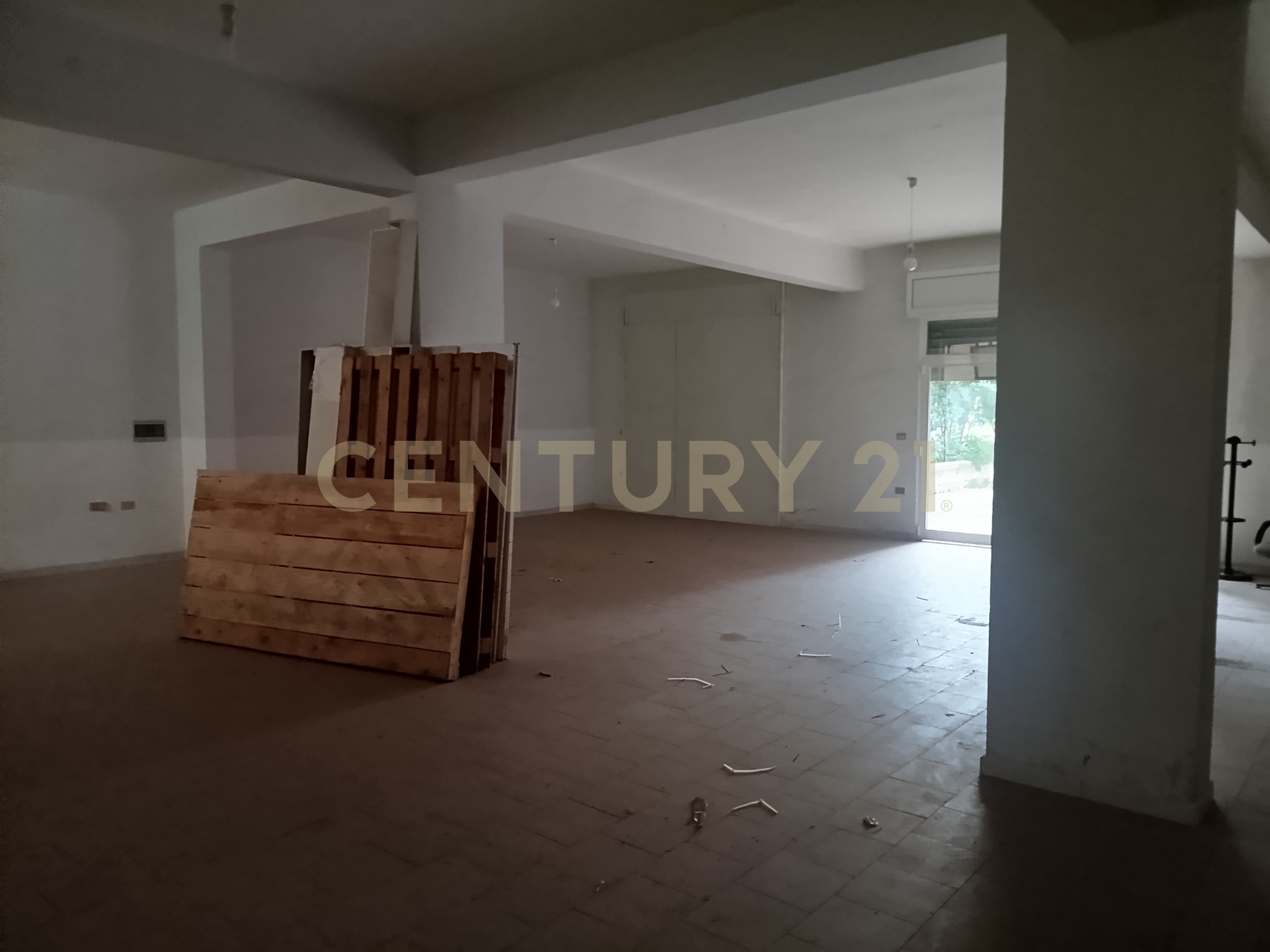 Locale commerciale con giardino in via padre popieluszko, Pace del Mela