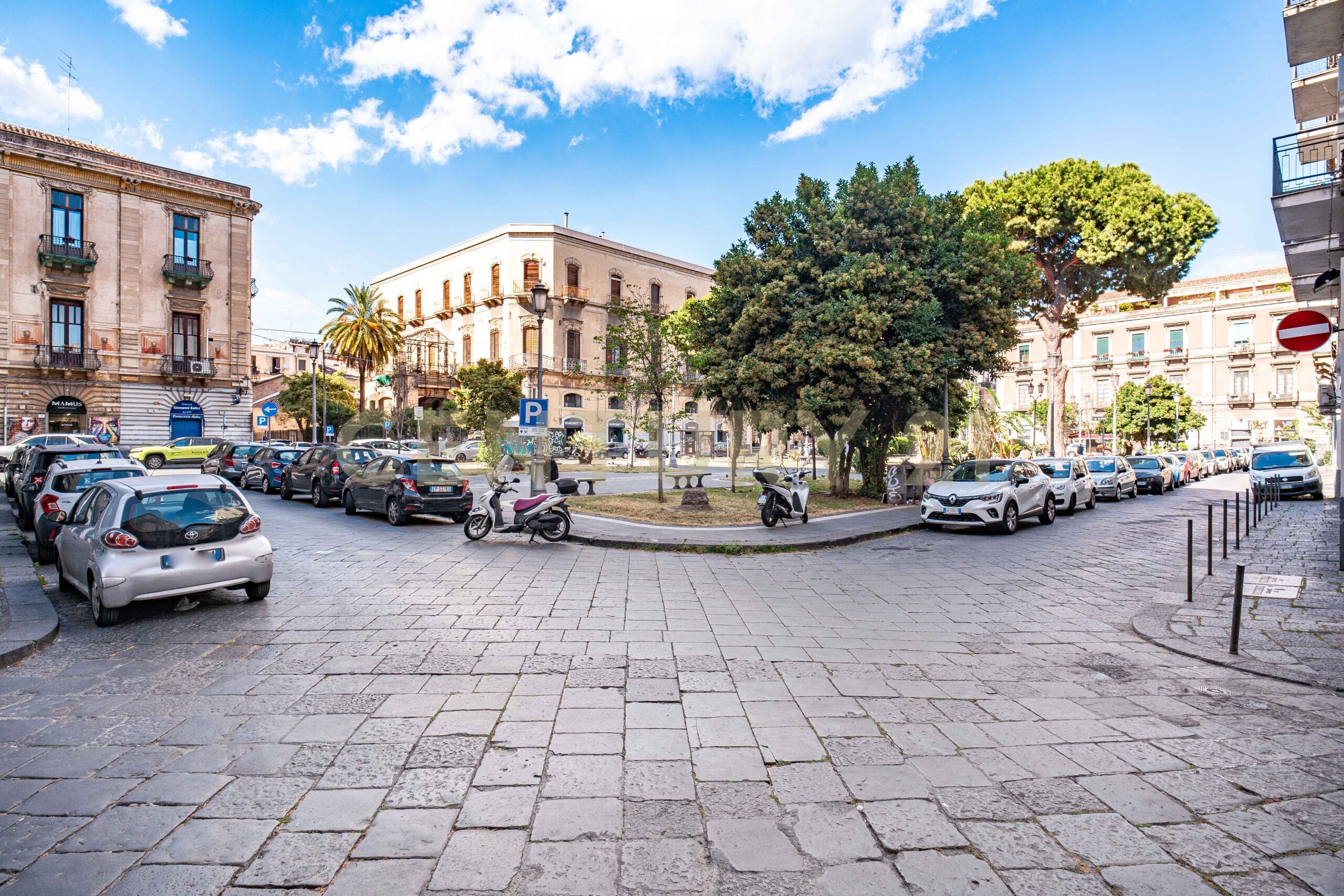 Casa indipendente con terrazzo in via vecchia ognina 64, Catania
