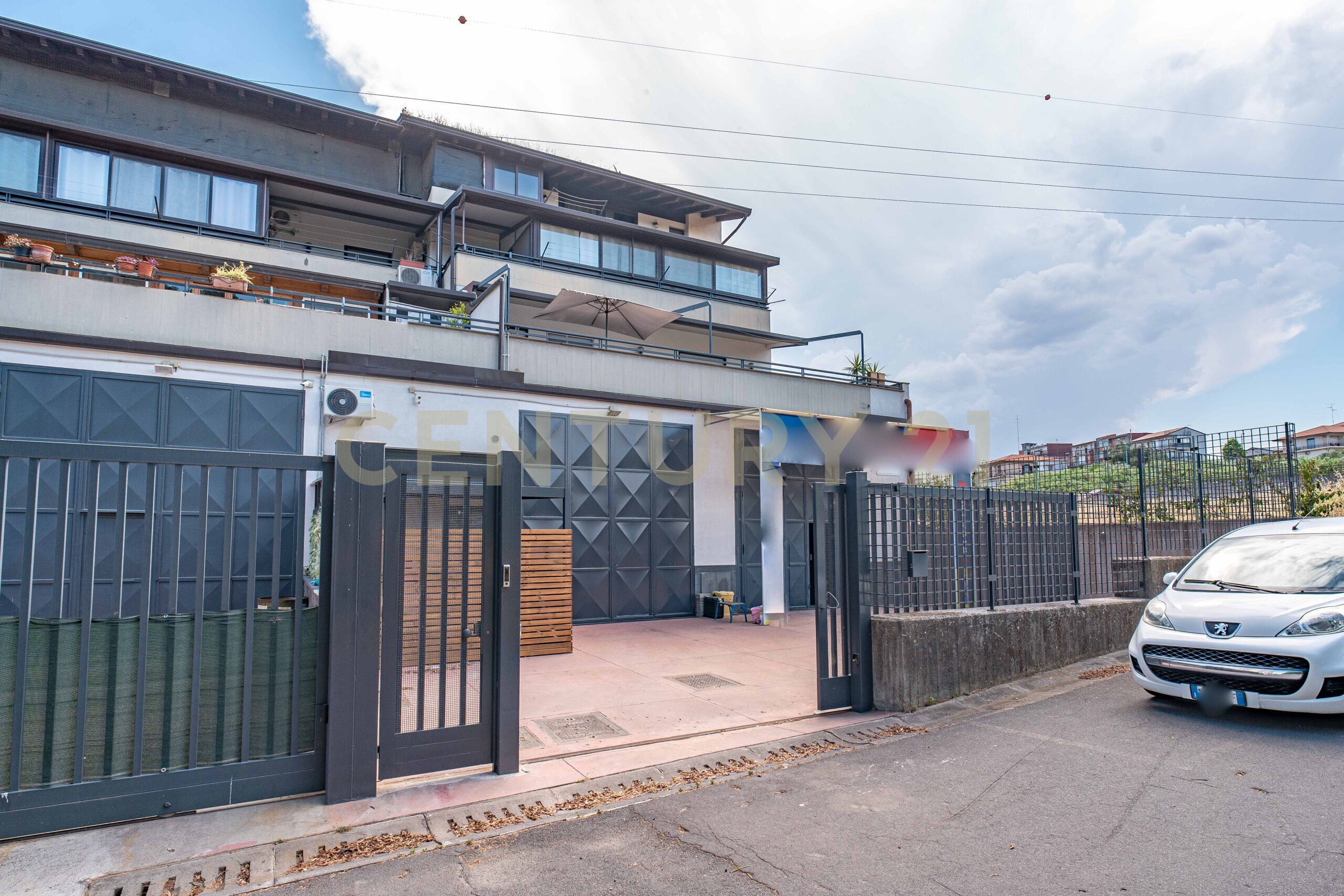 Locale commerciale in vendita in viale san teodoro 4i, Catania