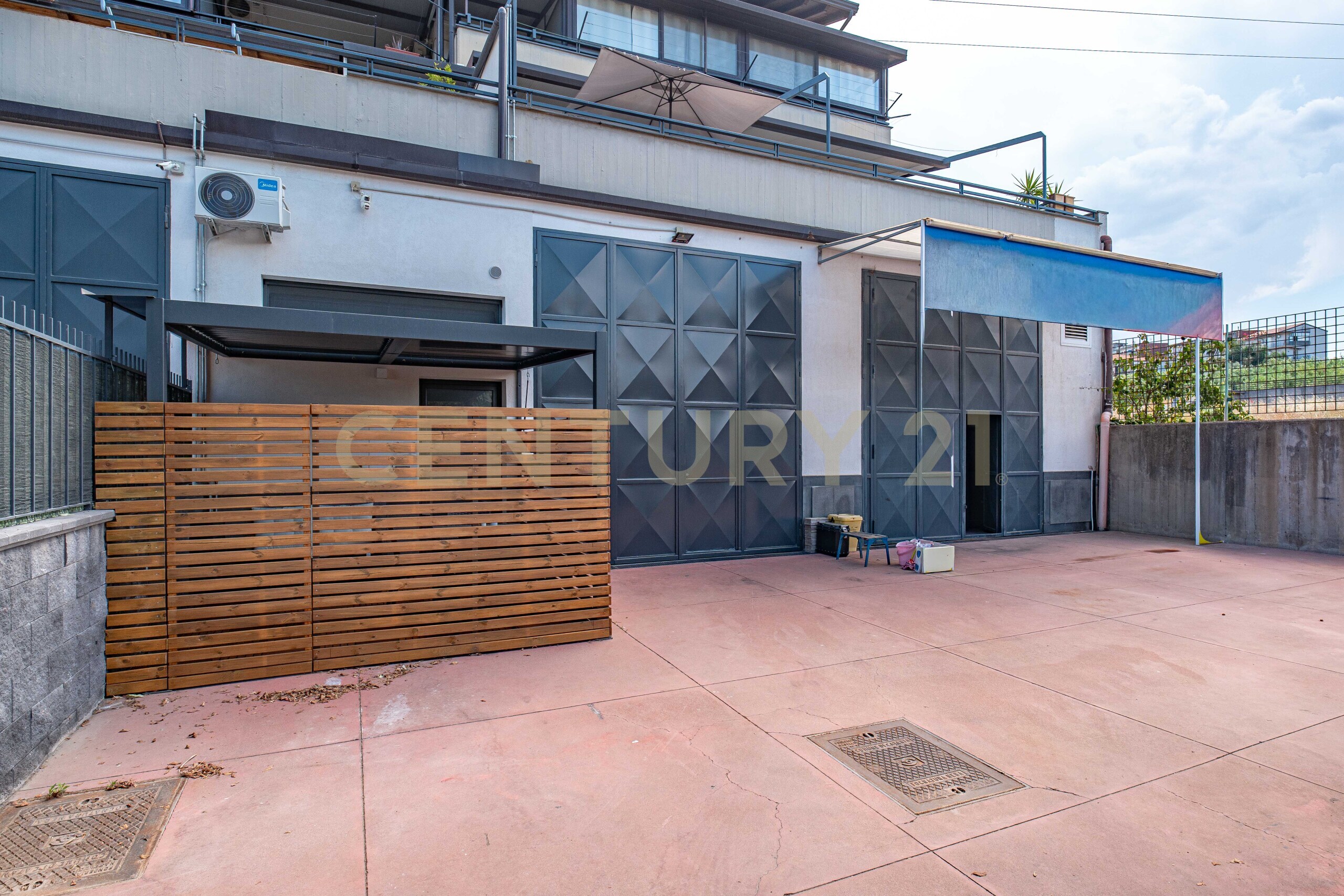 Locale commerciale in vendita in viale san teodoro 4i, Catania
