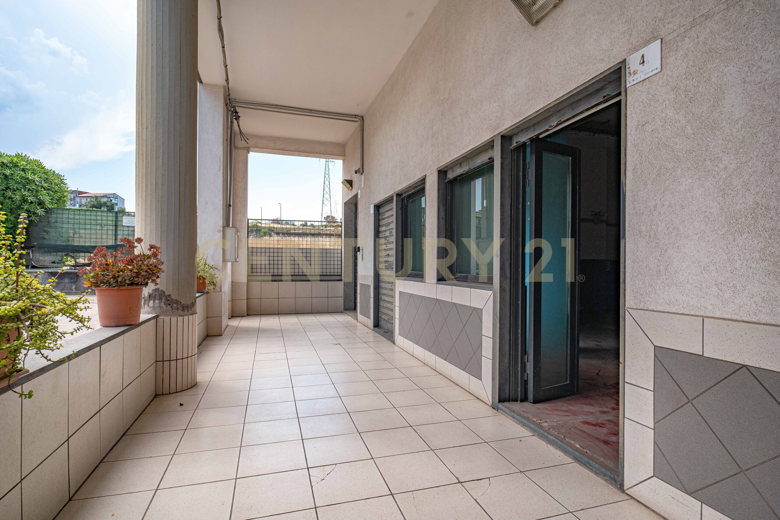 Locale commerciale in vendita in viale san teodoro 4i, Catania