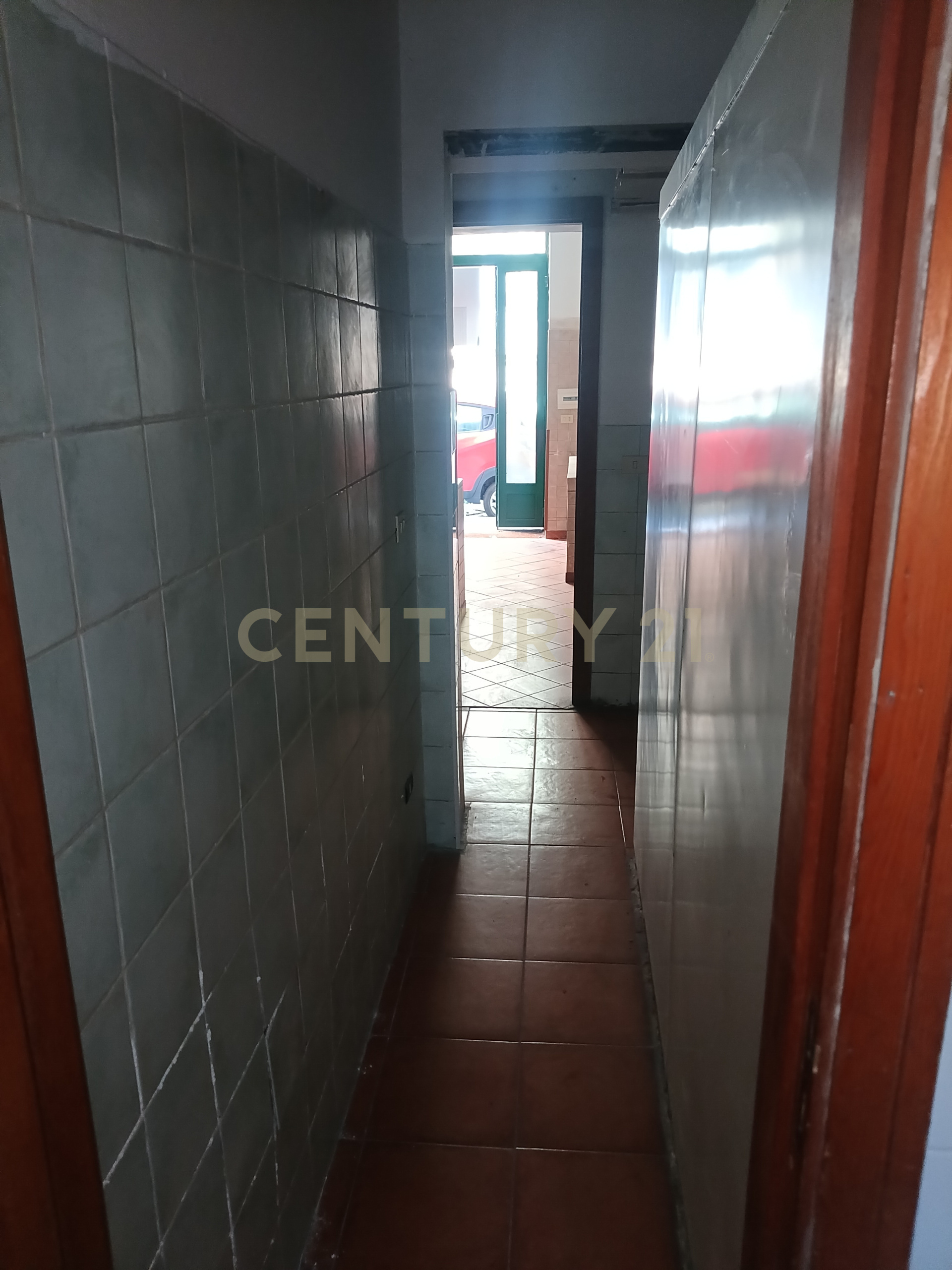 Locale commerciale con giardino in via umberto i 290a, Catania