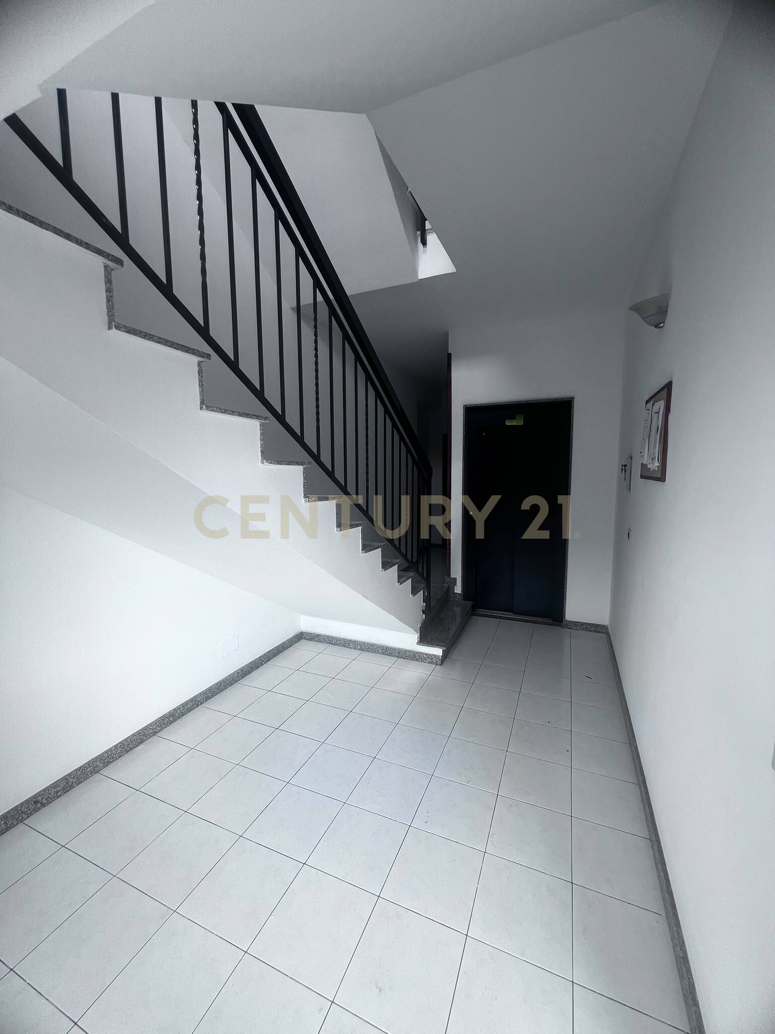 Trilocale con terrazzo in via turi d'agostino 145, Aci Catena