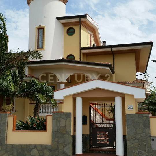 Villa con giardino a Barcellona Pozzo di Gotto