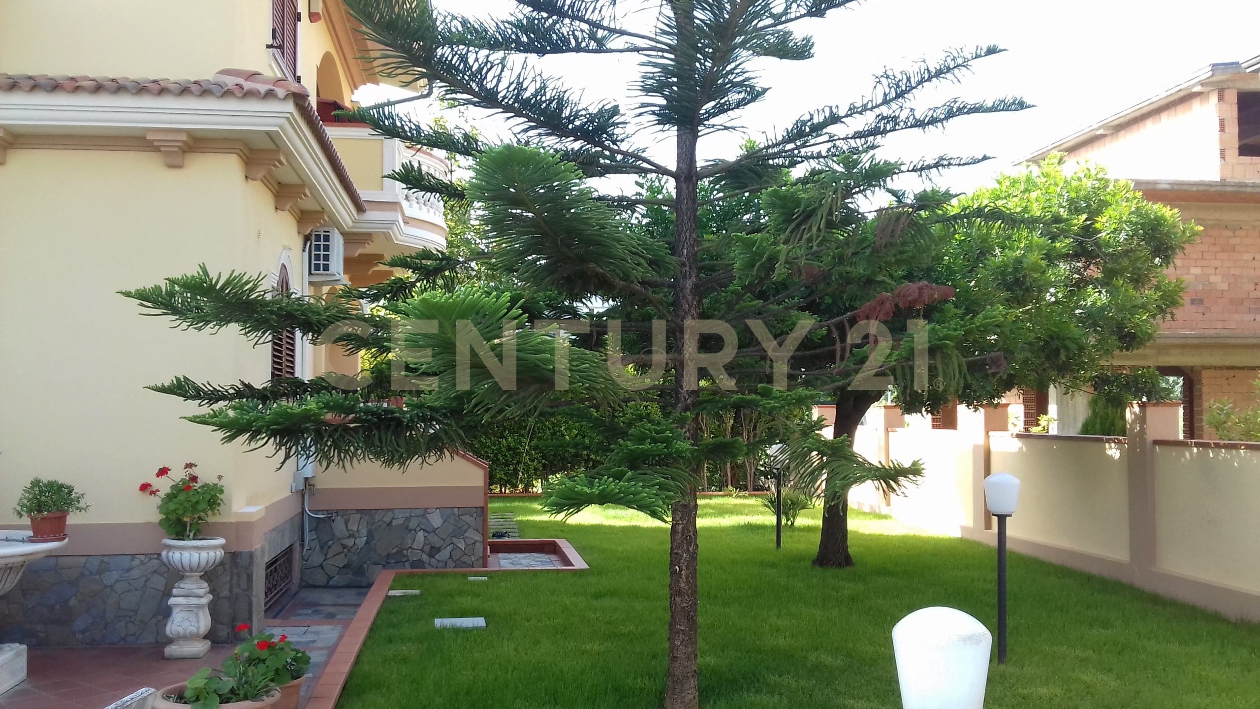 Villa con giardino a Barcellona Pozzo di Gotto