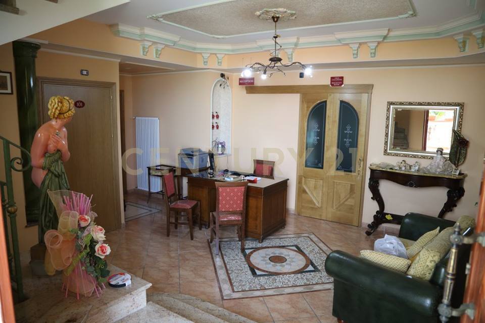 Villa con giardino a Barcellona Pozzo di Gotto