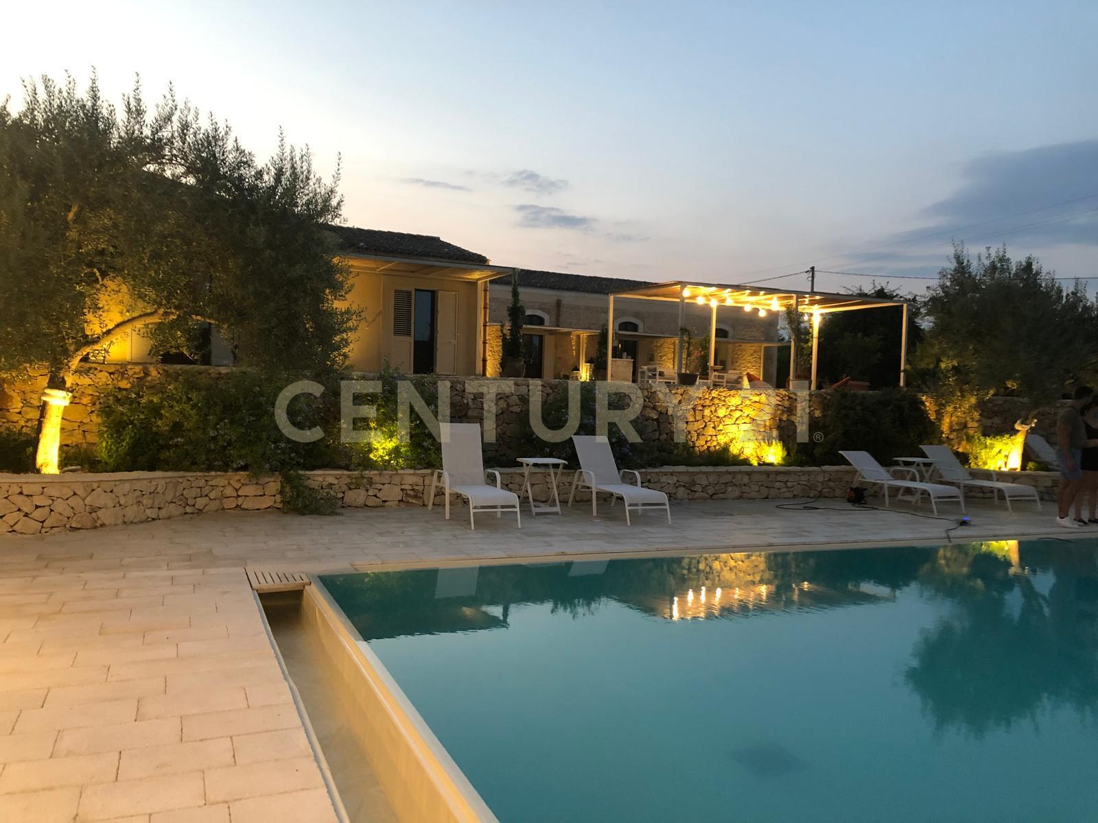 Casa indipendente con giardino a Noto