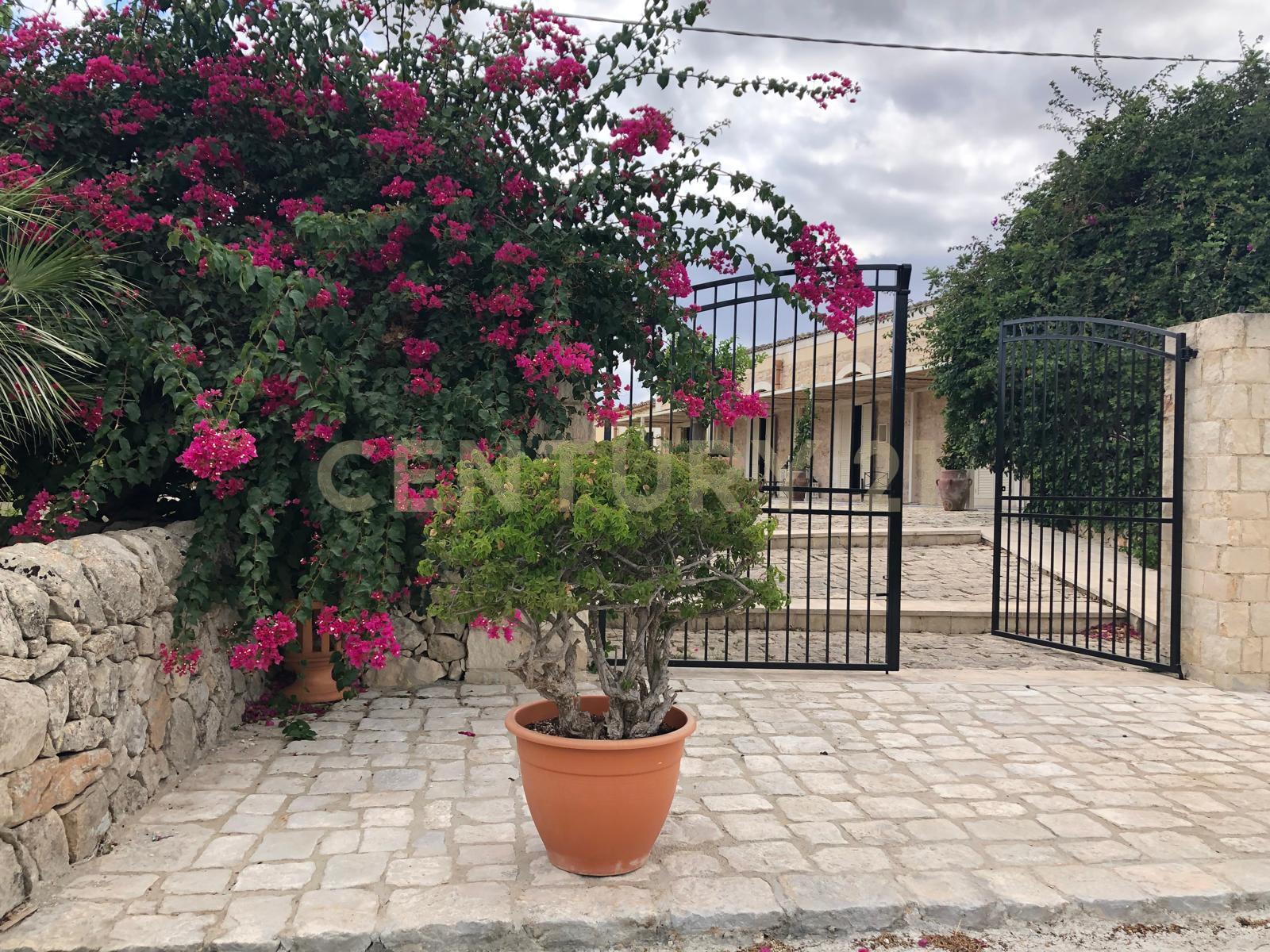 Casa indipendente con giardino a Noto