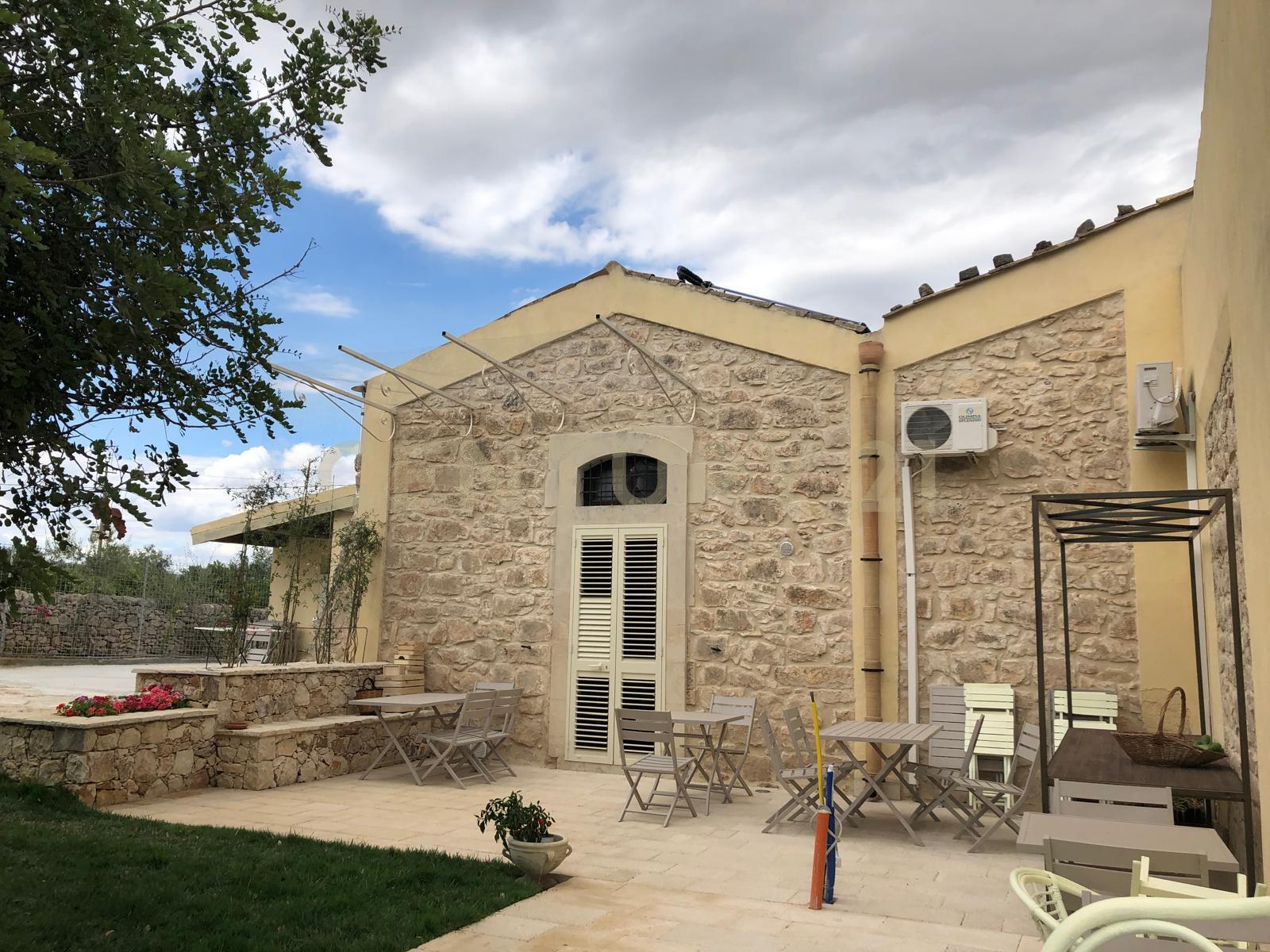Casa indipendente con giardino a Noto