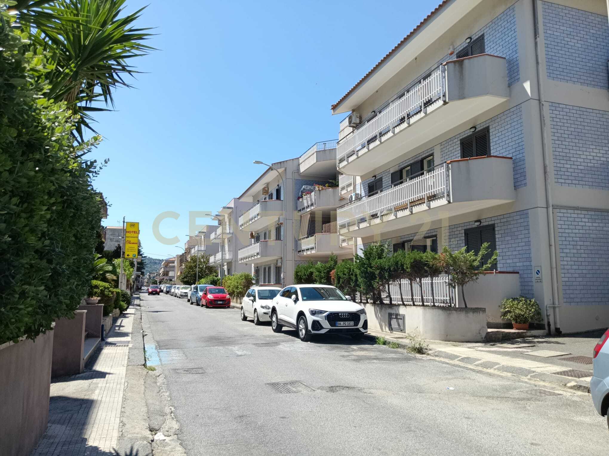 Trilocale con box in via prof. sfameni, Torregrotta