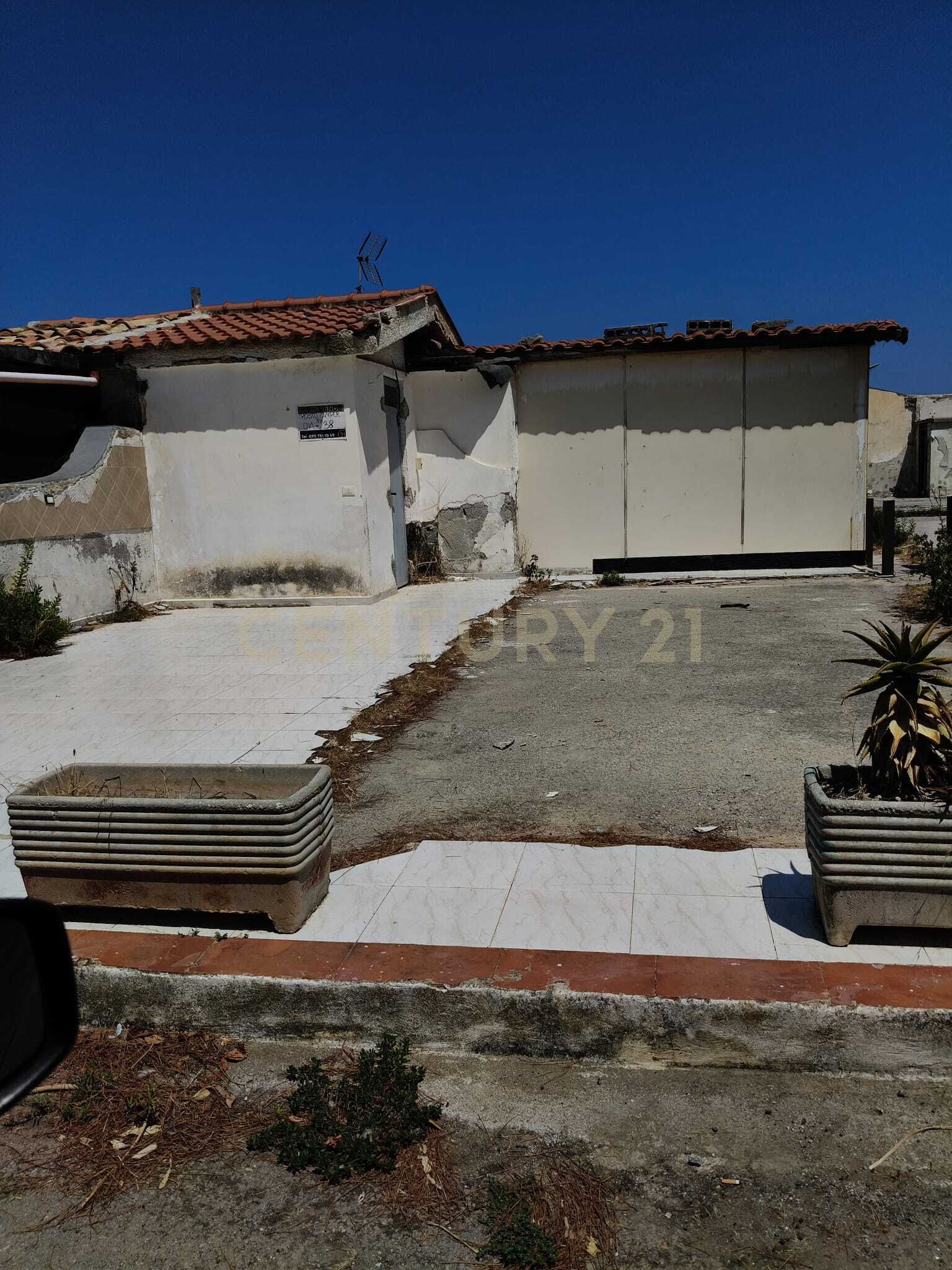 Box/Garage 61mq in vendita in via val di noto 4, Campofelice di Roccella