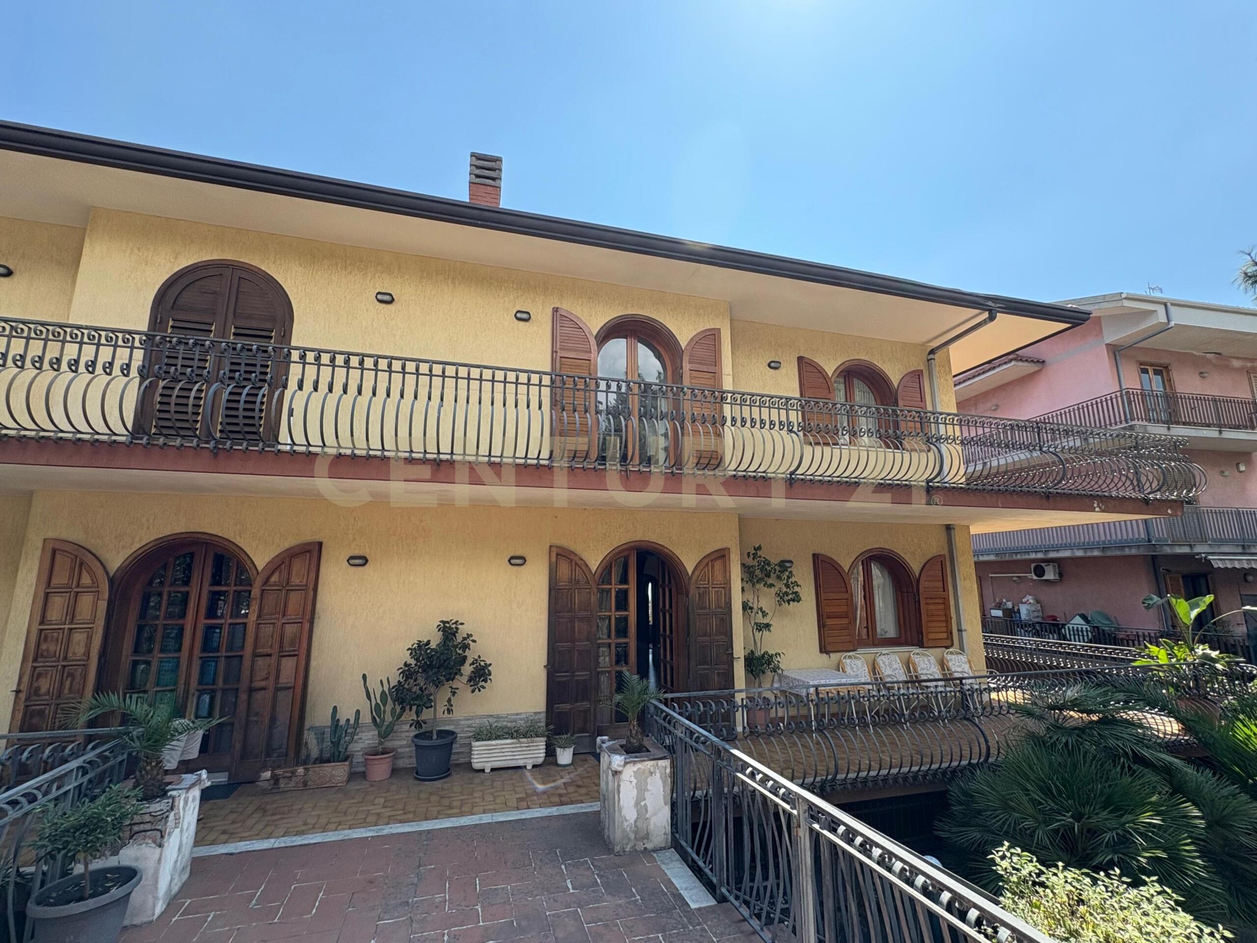 Villetta a schiera con giardino in via salto della monaca 18, Zafferana Etnea