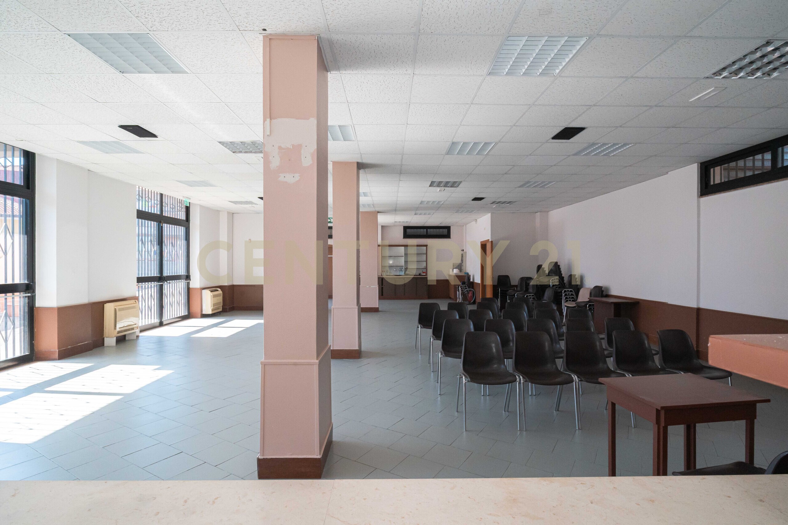 Locale commerciale con giardino in via vincenzo bellini 39, Aci Sant'Antonio