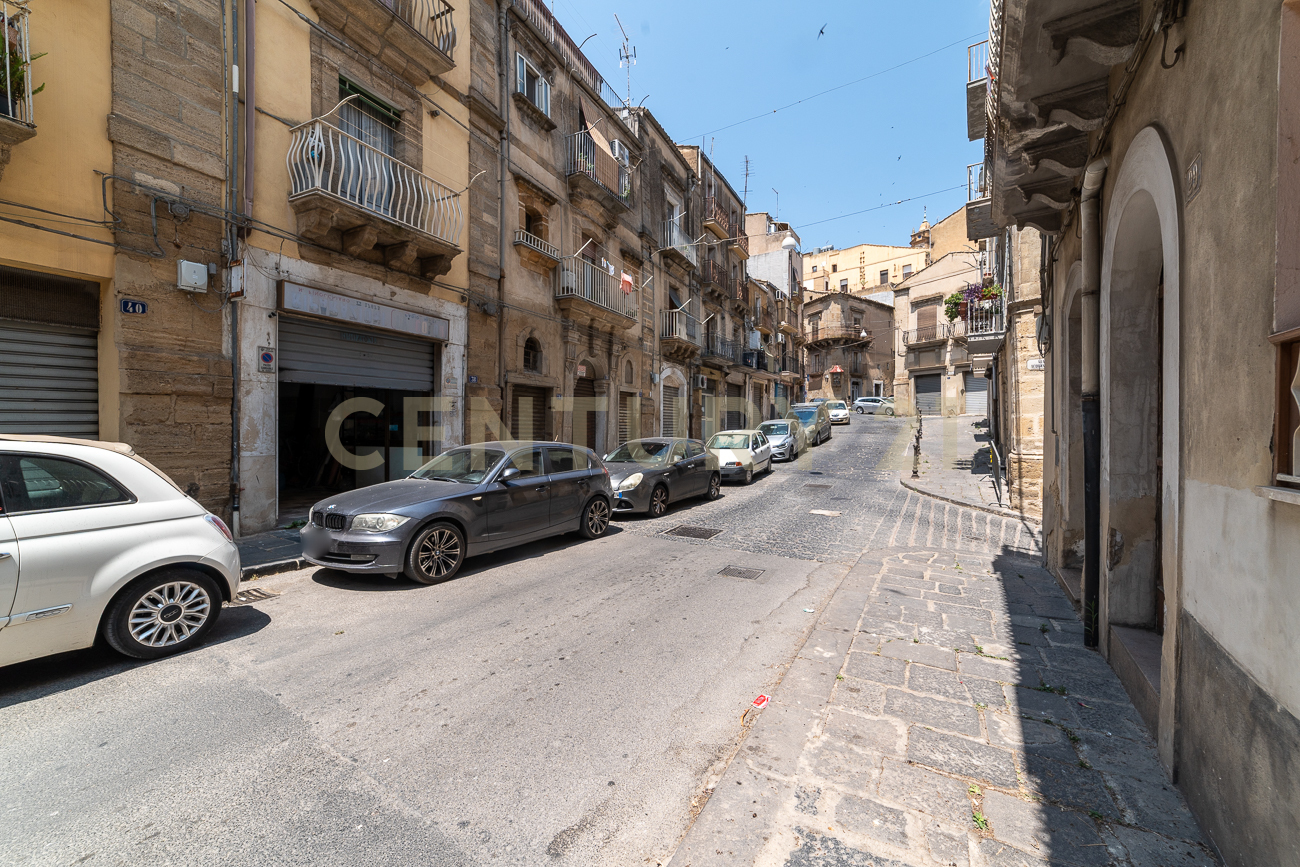 Box/Garage 35mq in vendita in via san pietro 38, Caltagirone