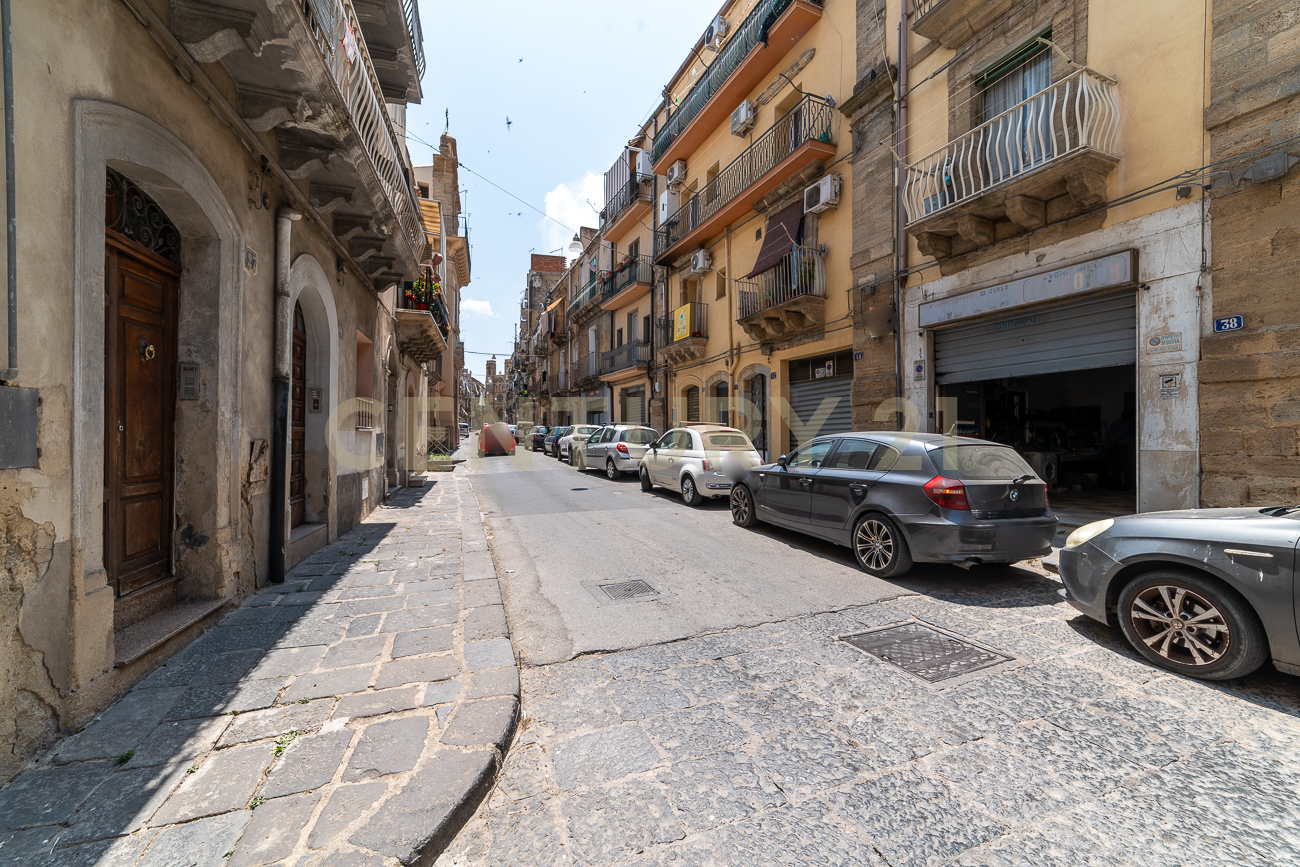 Box/Garage 35mq in vendita in via san pietro 38, Caltagirone