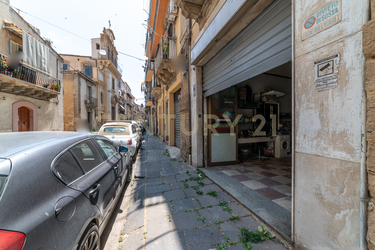 Box/Garage 35mq in vendita in via san pietro 38, Caltagirone