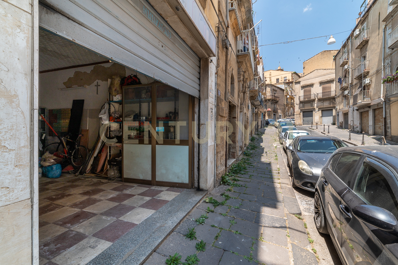 Box/Garage 35mq in vendita in via san pietro 38, Caltagirone