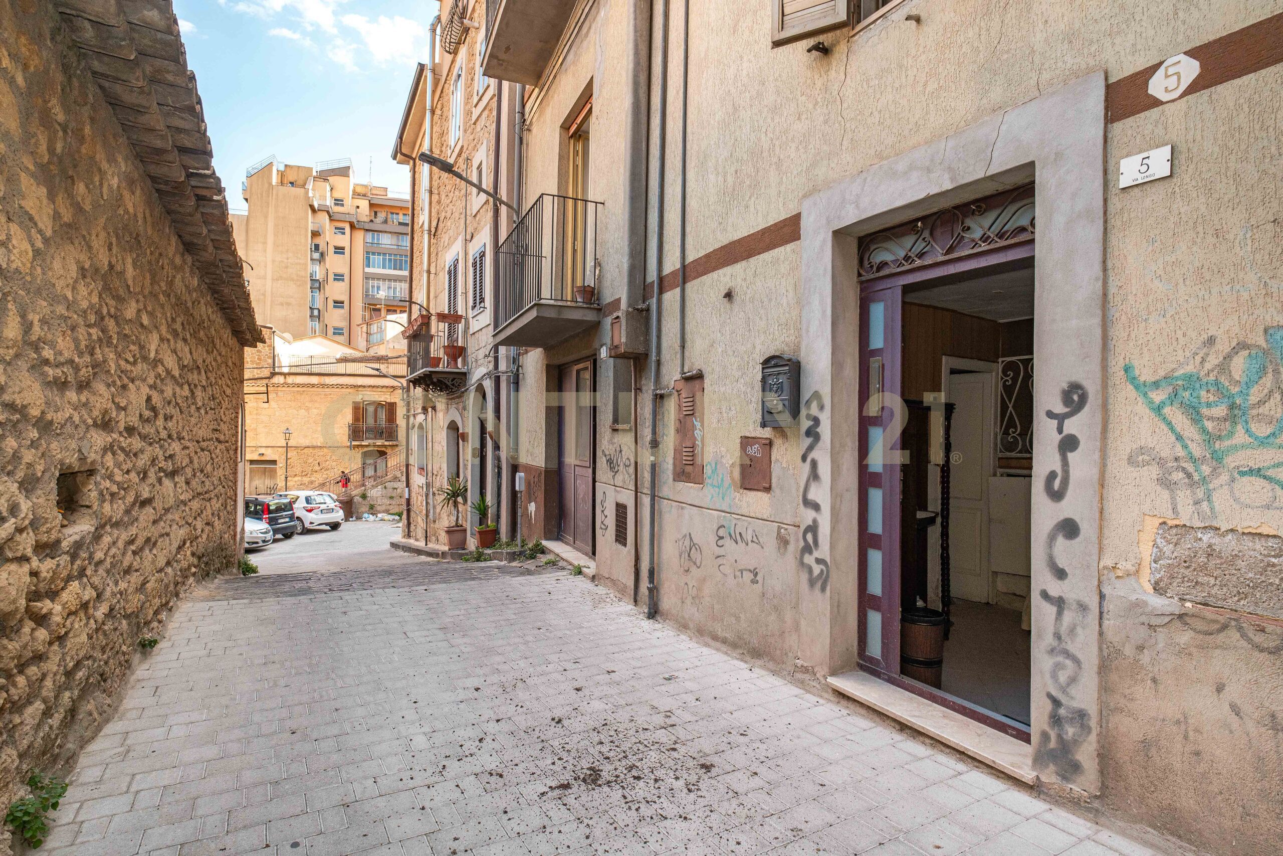 Casa indipendente da ristrutturare in via longo 3-5, Enna
