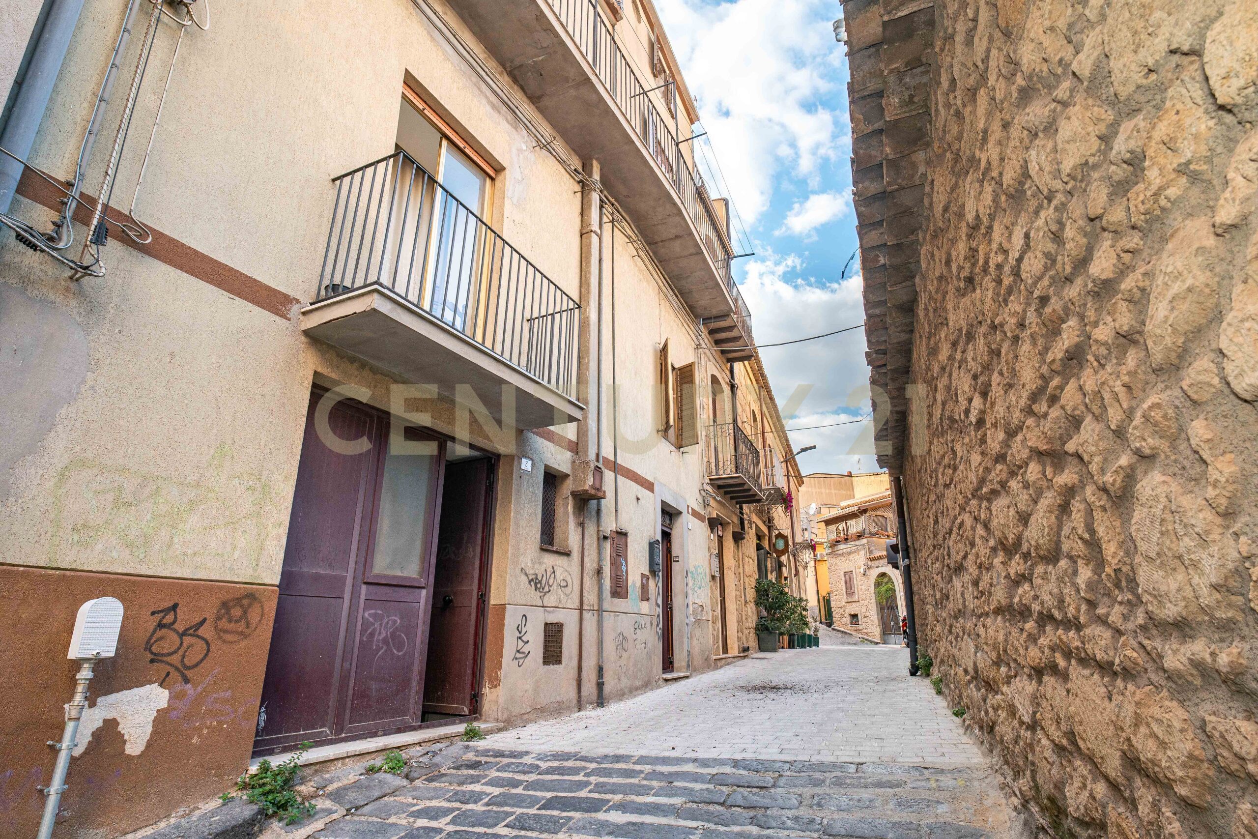 Casa indipendente da ristrutturare in via longo 3-5, Enna