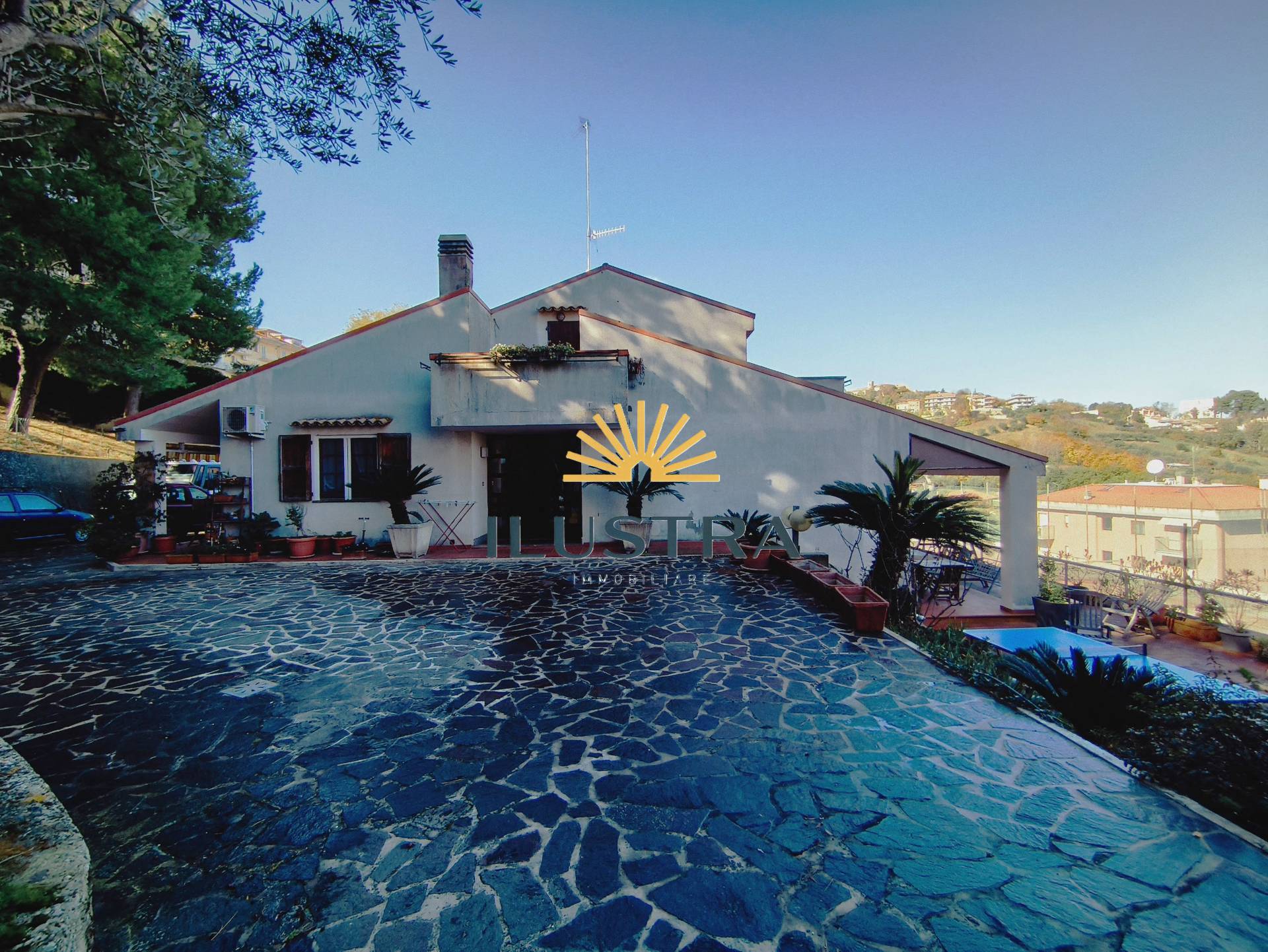 Villa in vendita a Acquaviva Picena