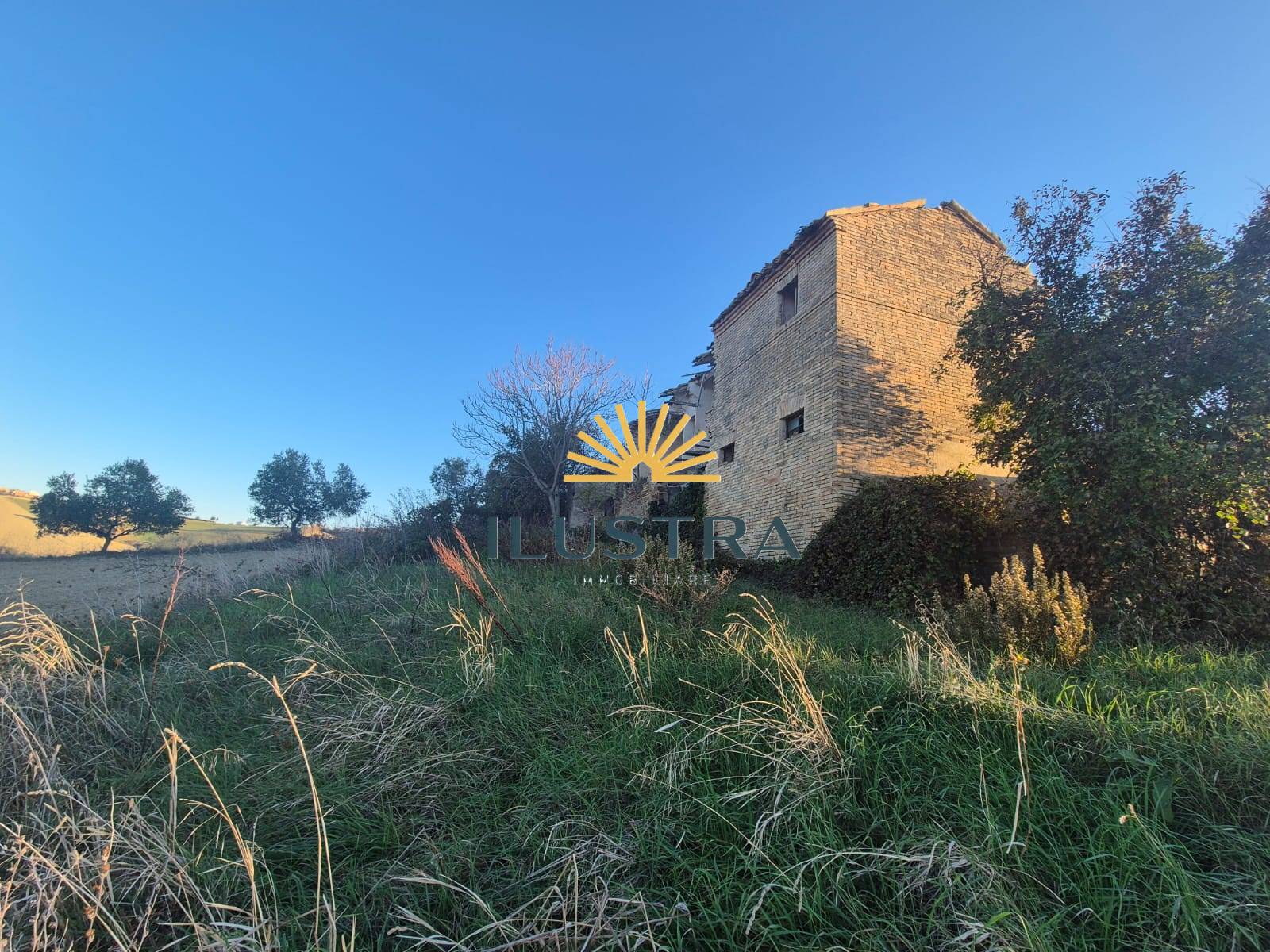 Rustico in vendita a Fermo